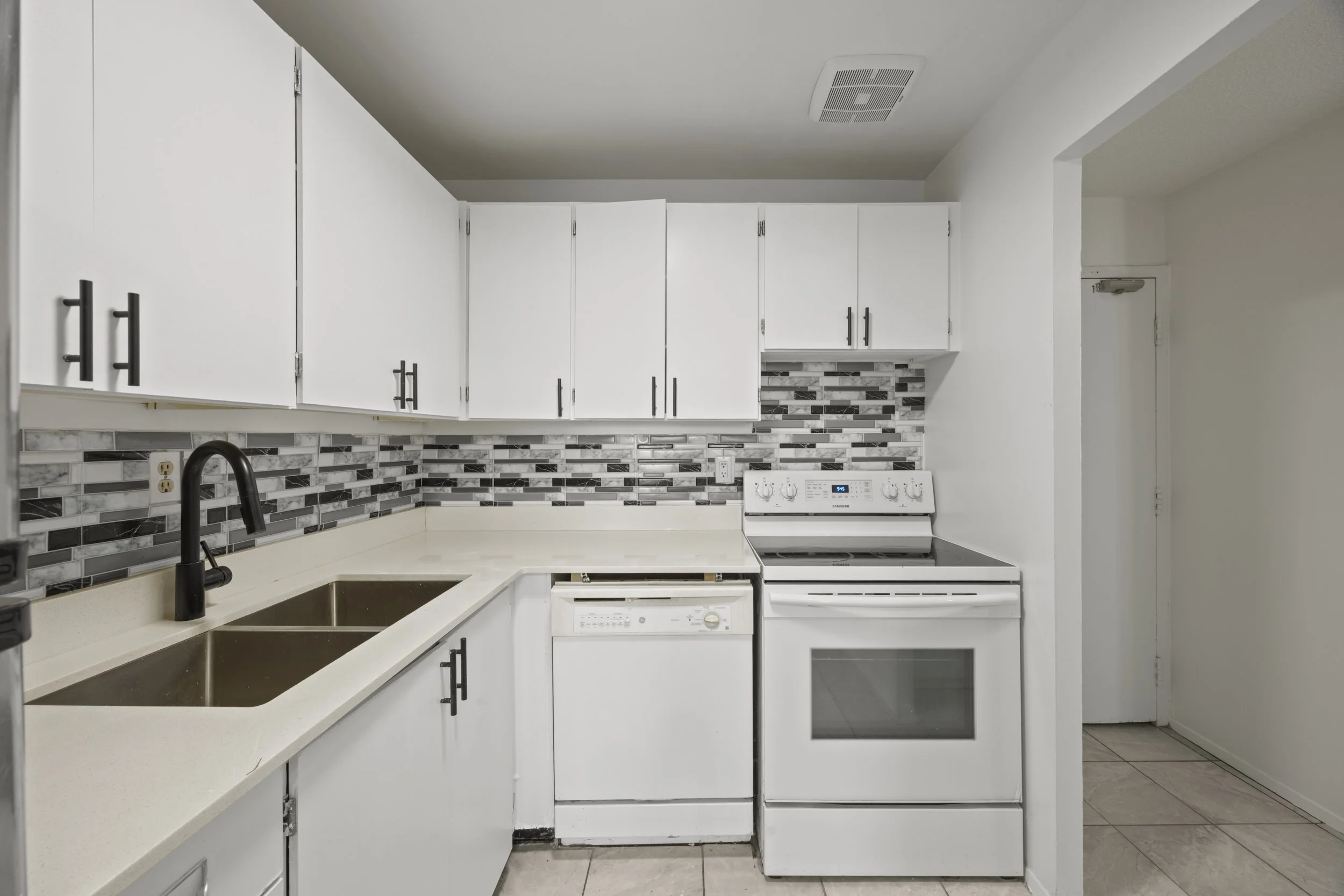 504-1104 Jalna Blvd -15.JPG