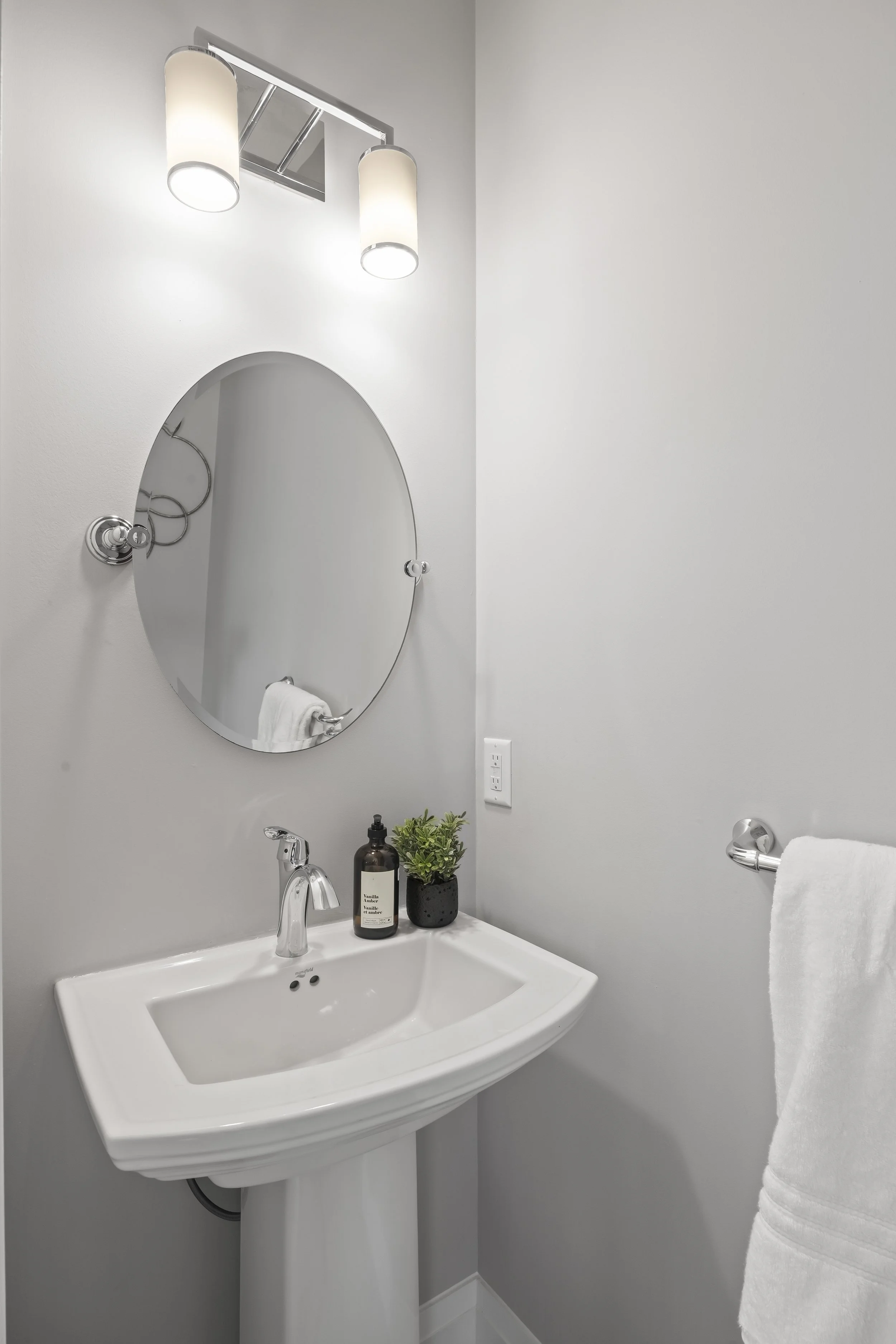 18-3025 Singleton Ave -10.JPG