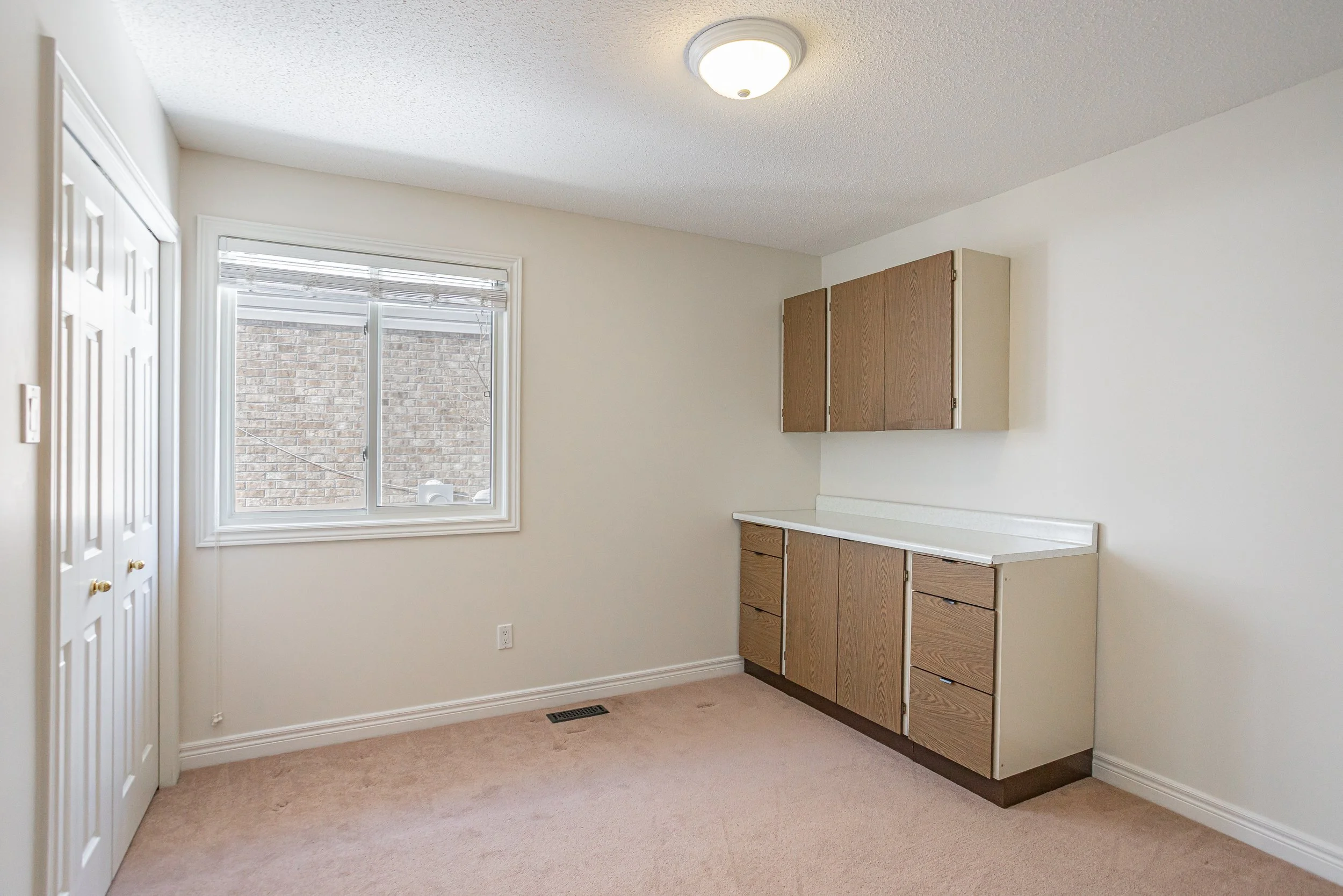 928 Crestview Cres-31.jpg