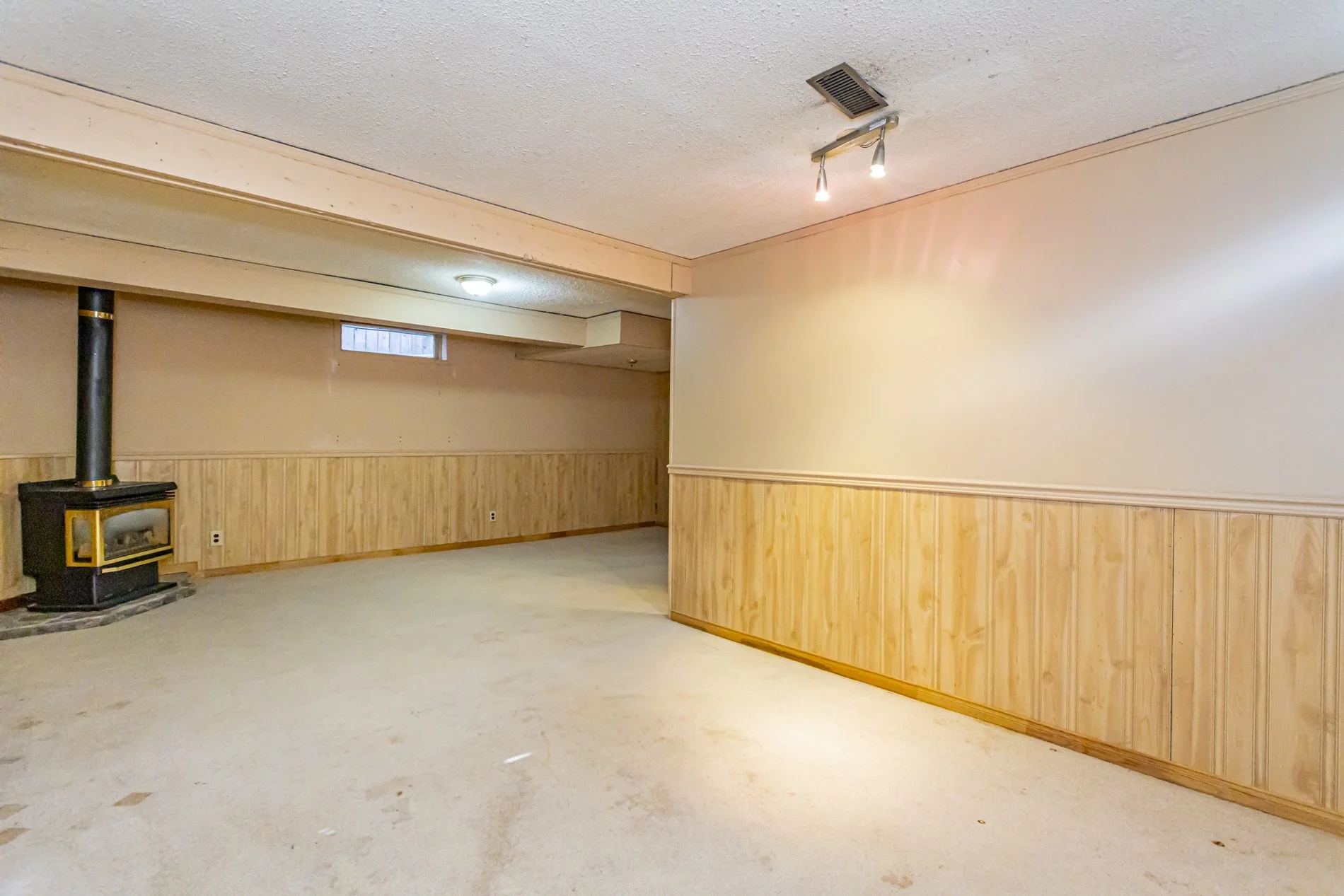 129 Nicholas Cres_29.jpg