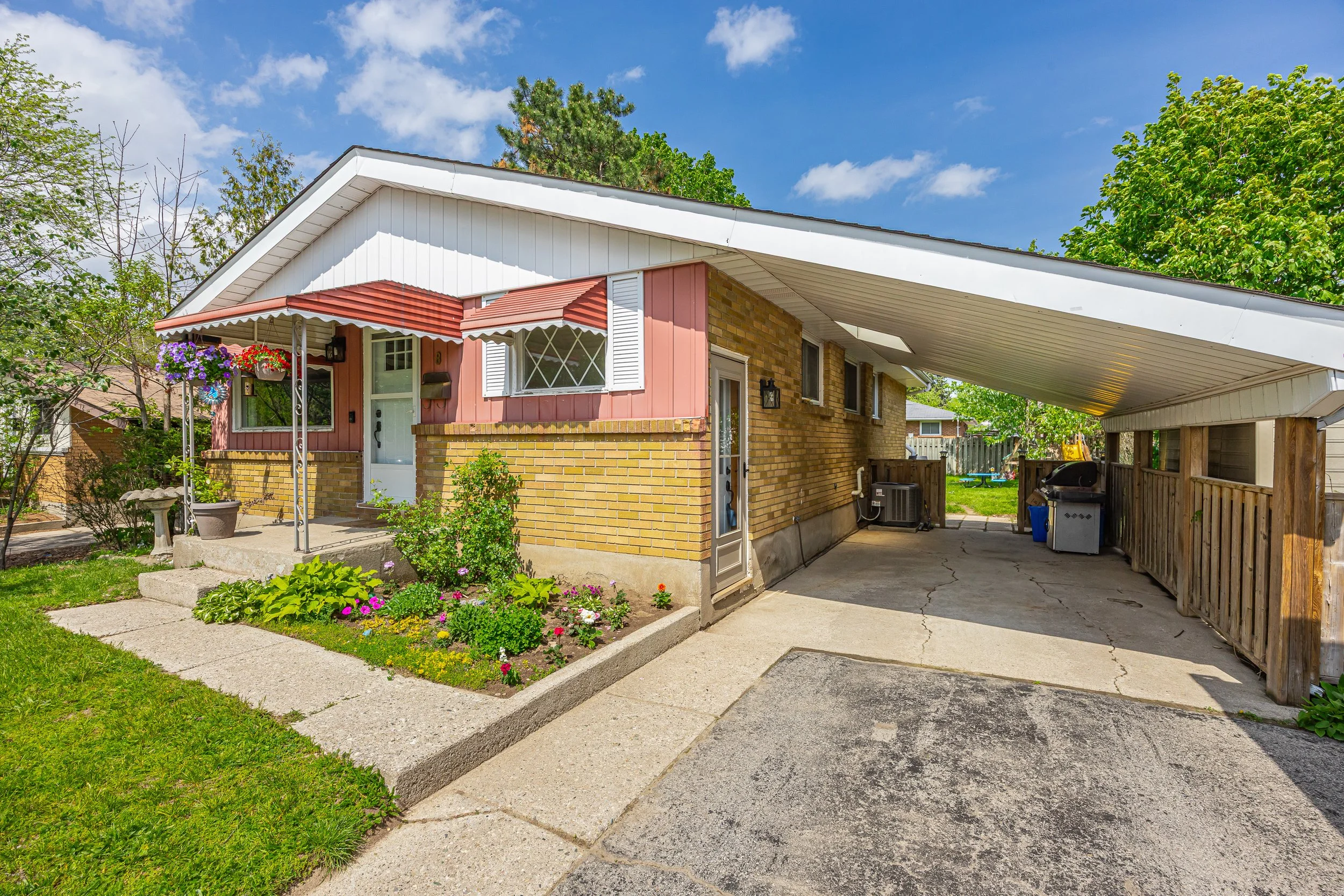 8 Kenwood Cres -04.jpg