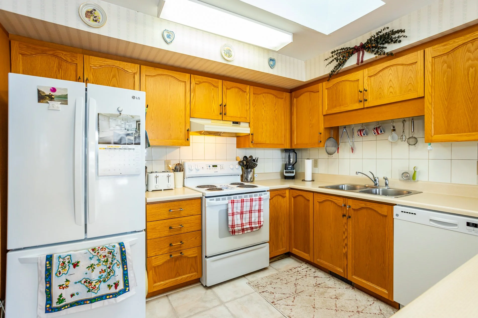 60 Hawkins Cres-29.jpg