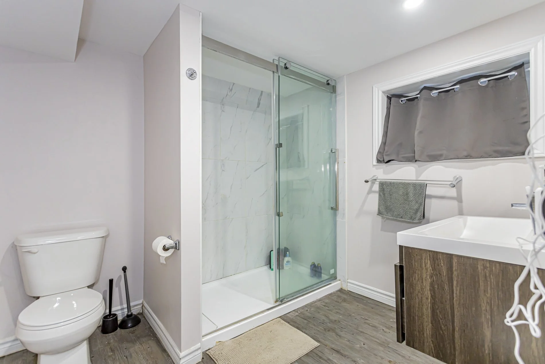 994 Richmond St_21.jpg