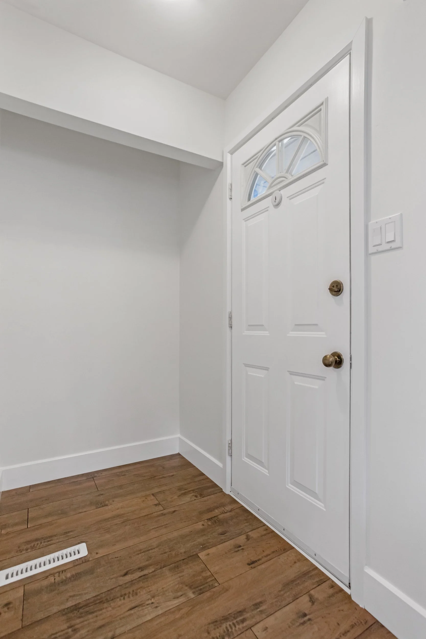 462 Grandview Ave-21.jpg