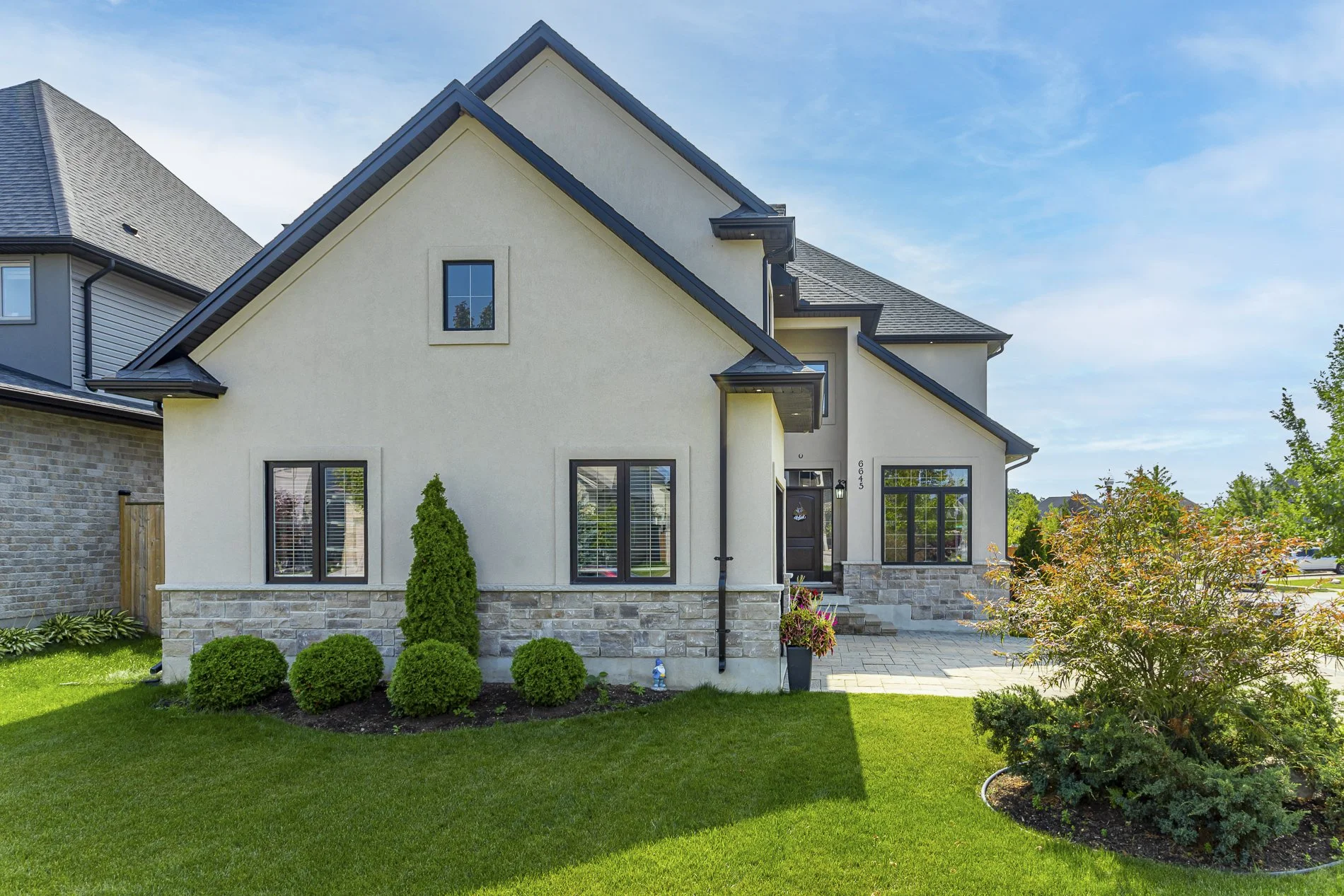 6645 Upper Canada Crossing_03.jpg