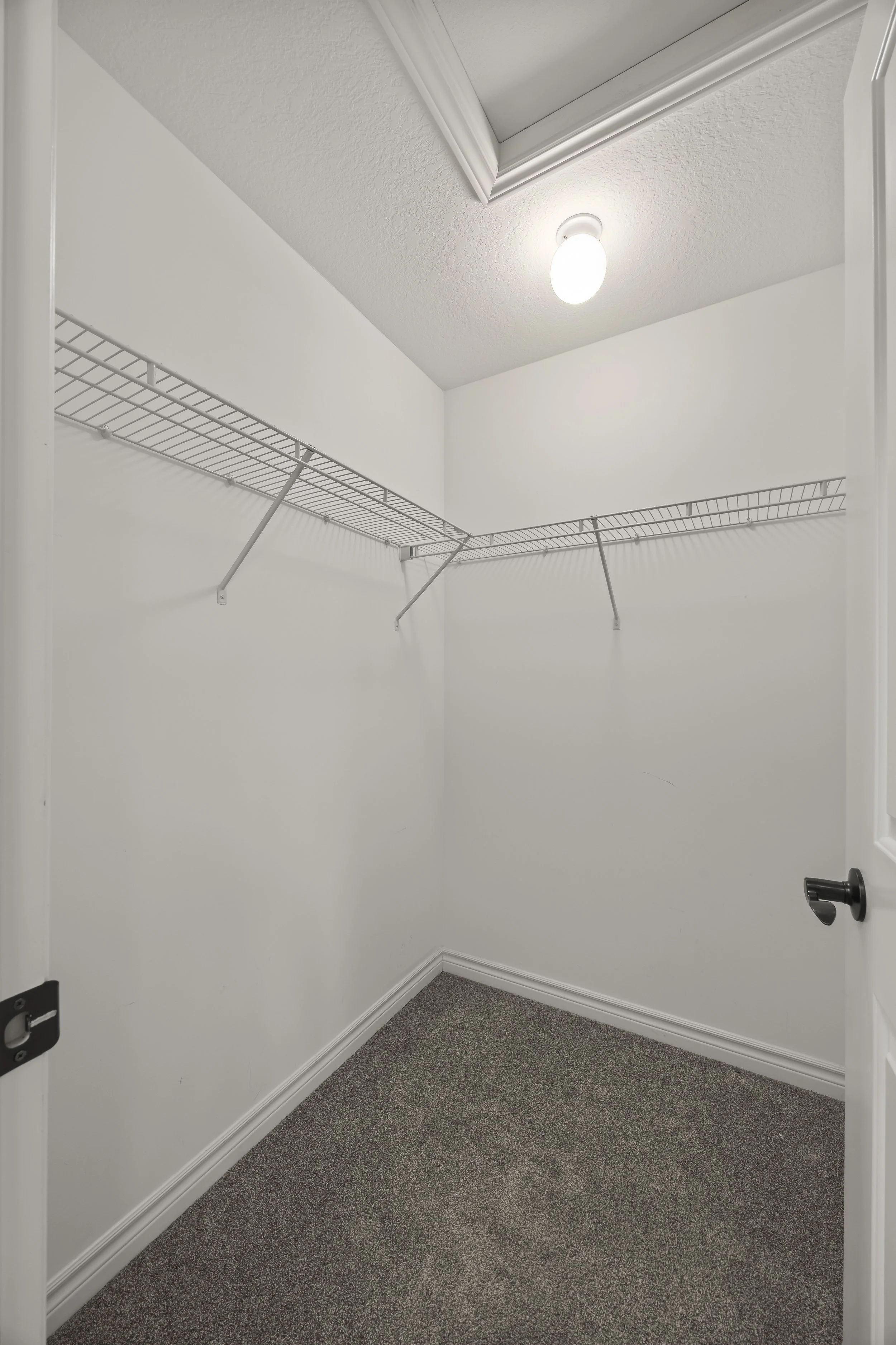 471 Sophia Cres -25.JPG