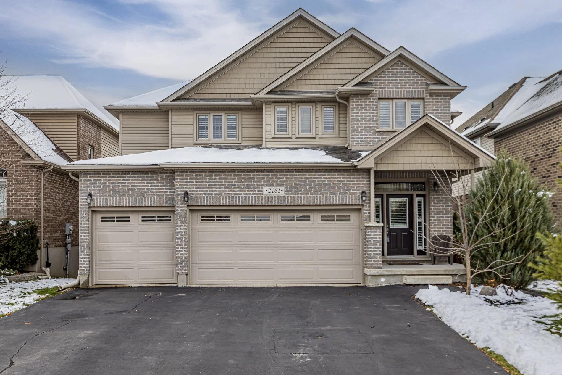 2161 Dogwood Cres_01.JPG