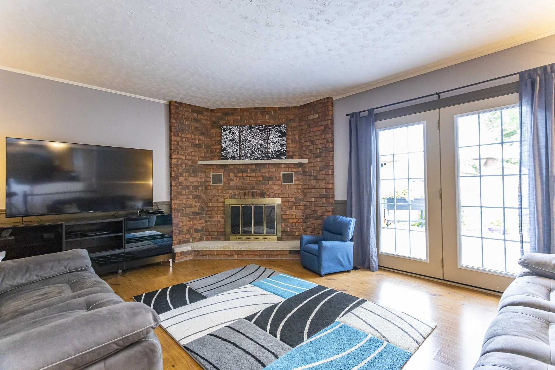 824 Elm St_20.jpg