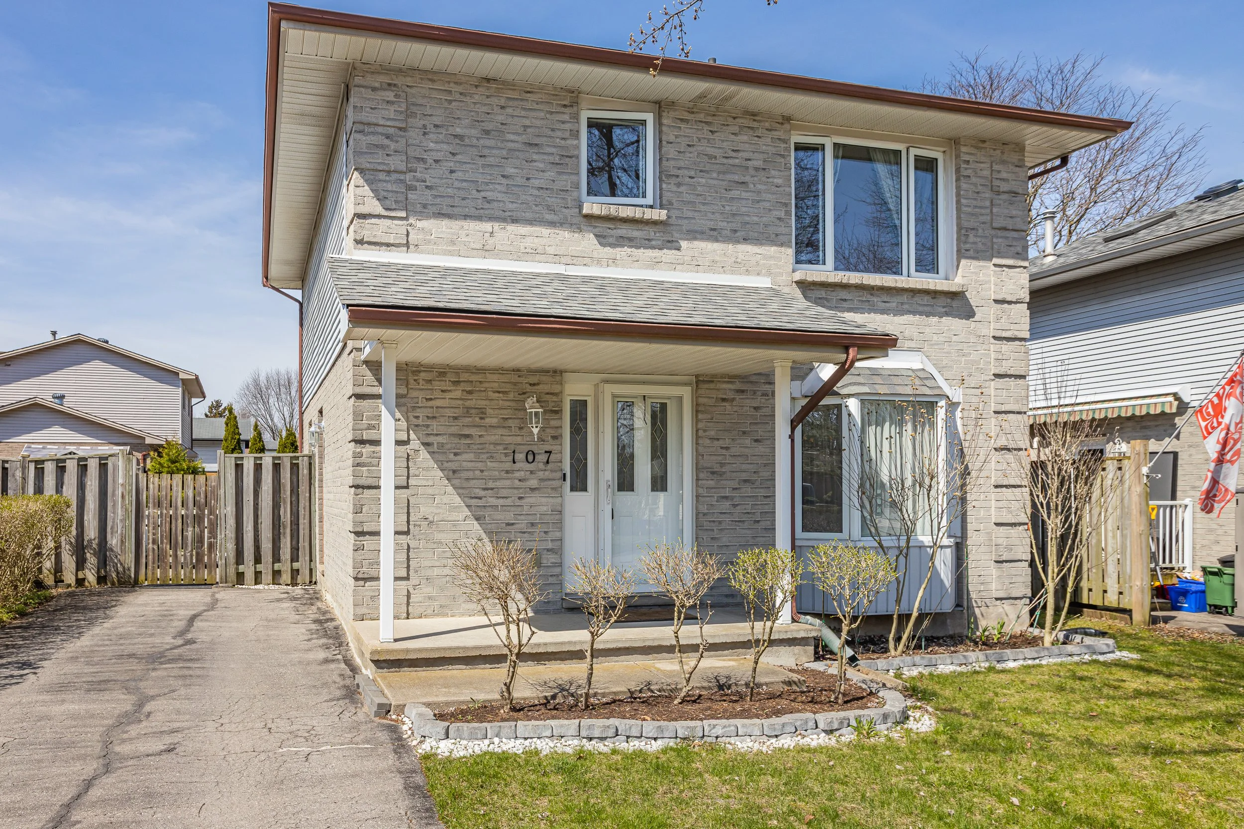 107 Ardsley Cres-1.jpg