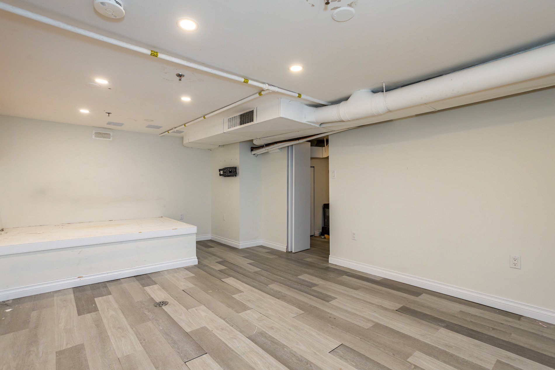 86 Wilson Ave-18.jpg