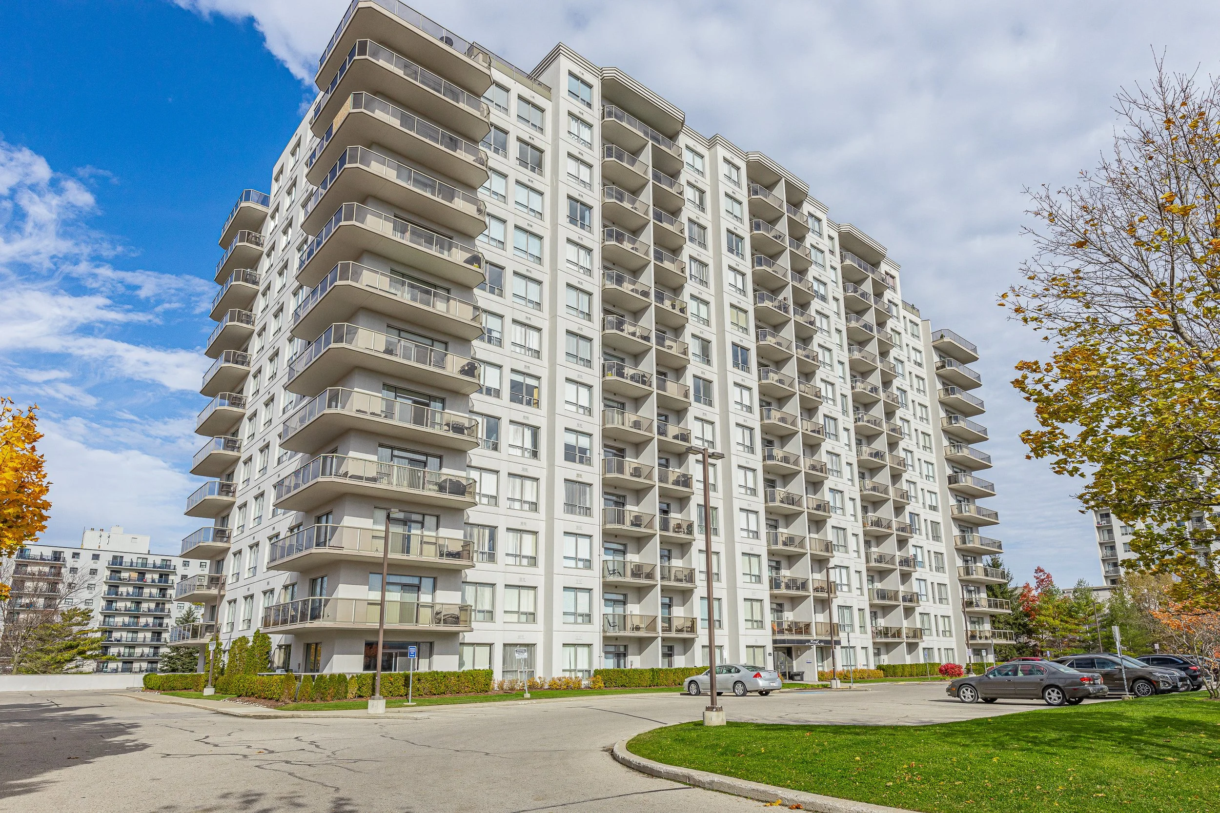 1104-353 Commissioners Rd W -02.jpg