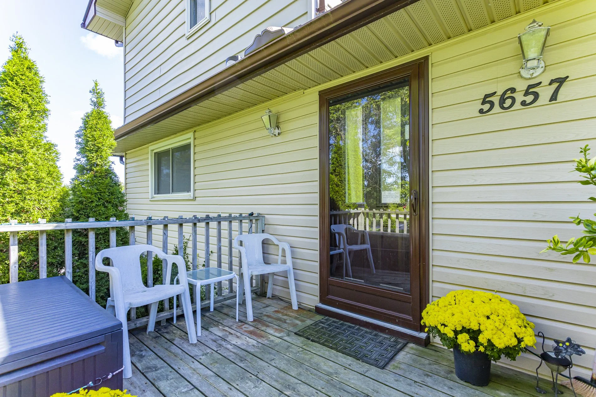 5657 Clandeboye Dr_08.jpg