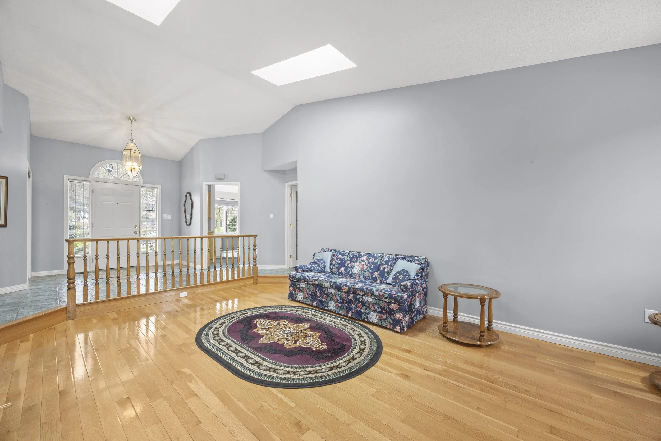 7069 Diane Cres -20.JPG