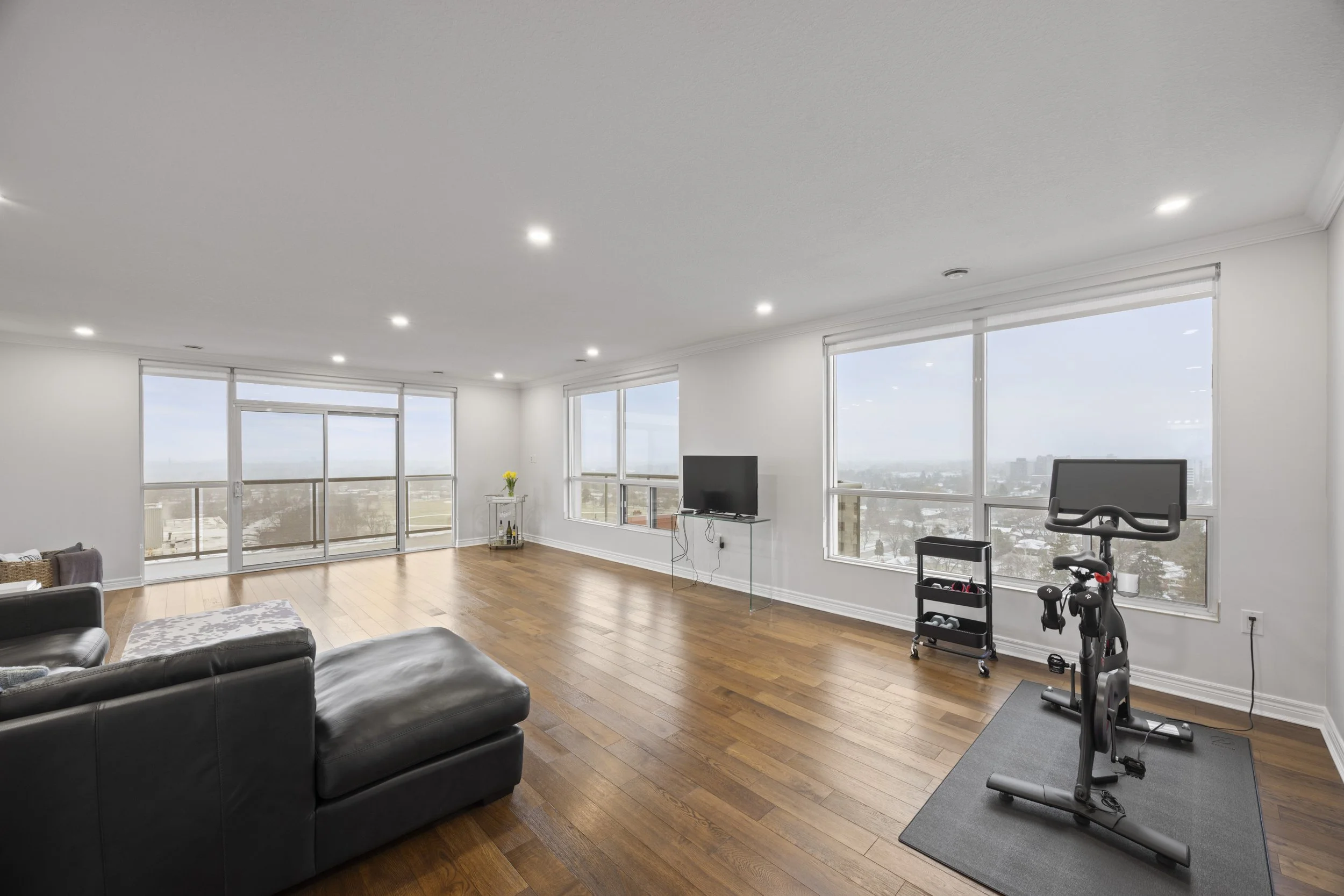 1104-353 Commissioners Rd W -09.JPG