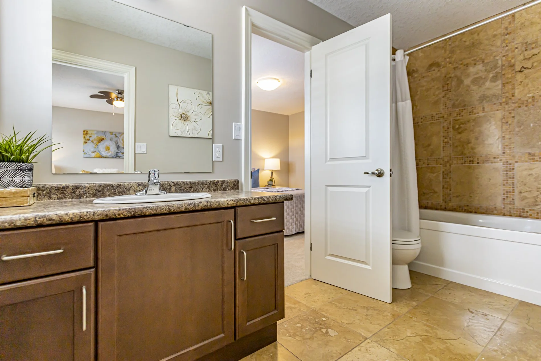 2161 Dogwood Cres_32.JPG