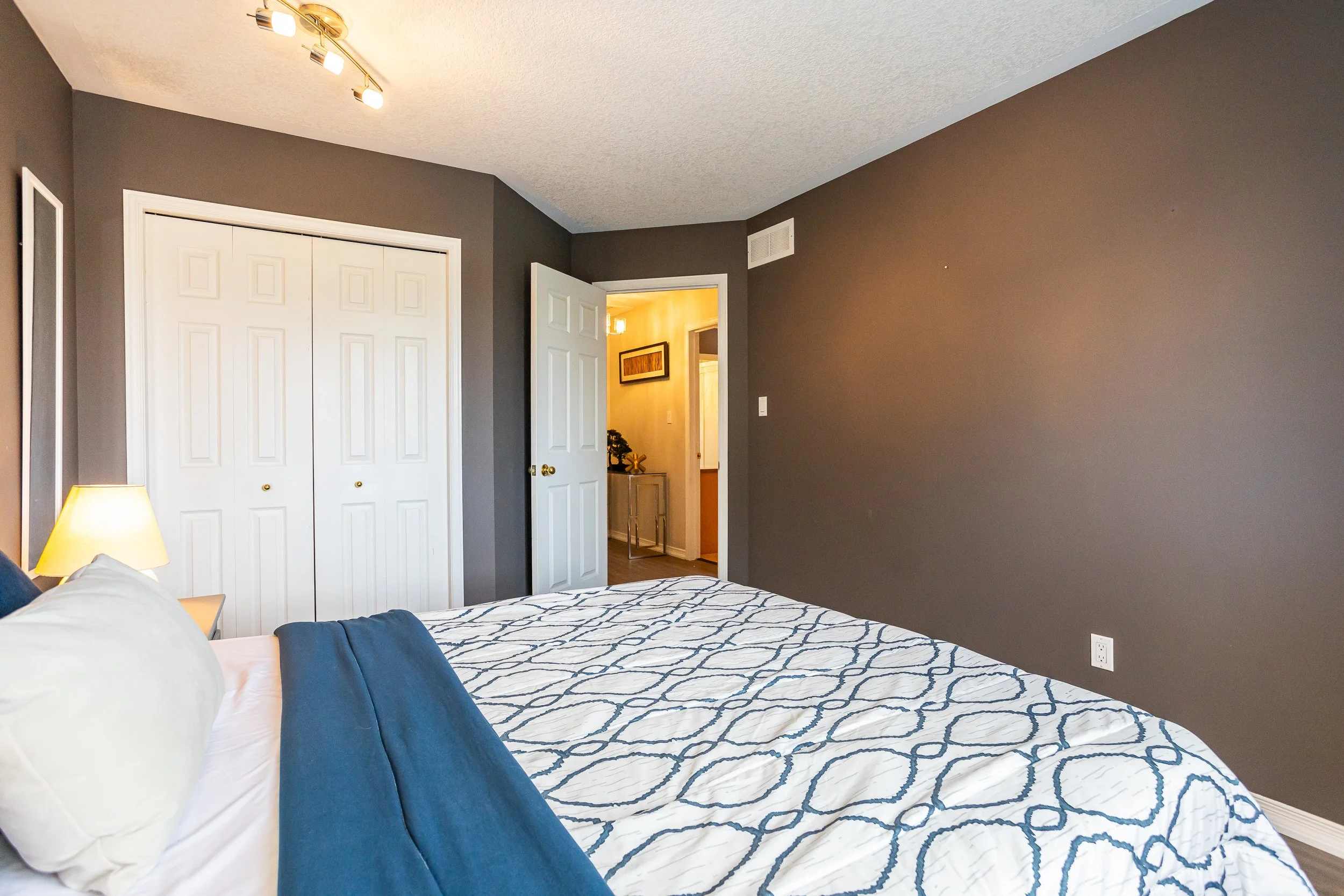 476 Cardigan Dr-25.jpg