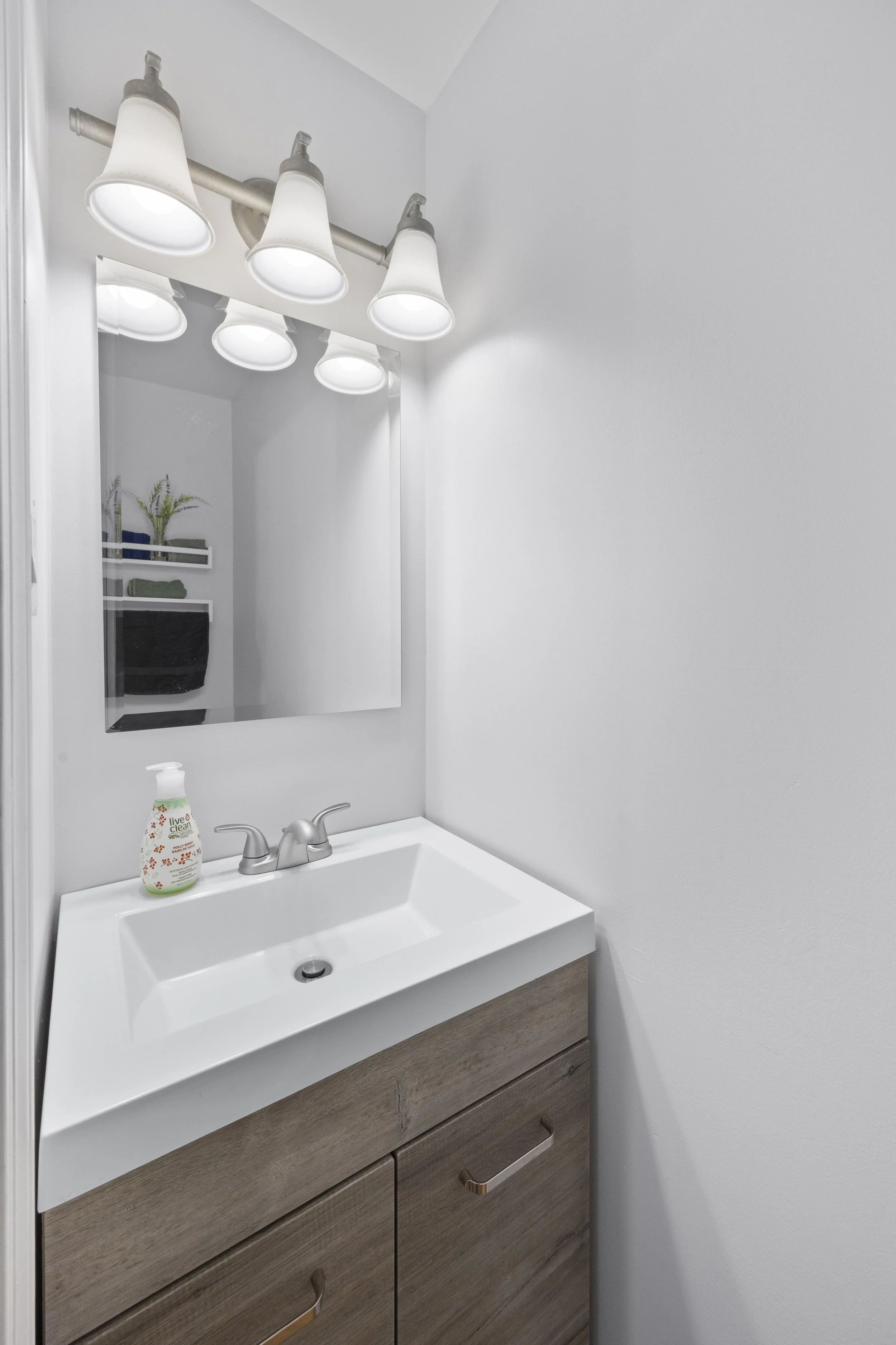 219 Dundas St W -22.JPG
