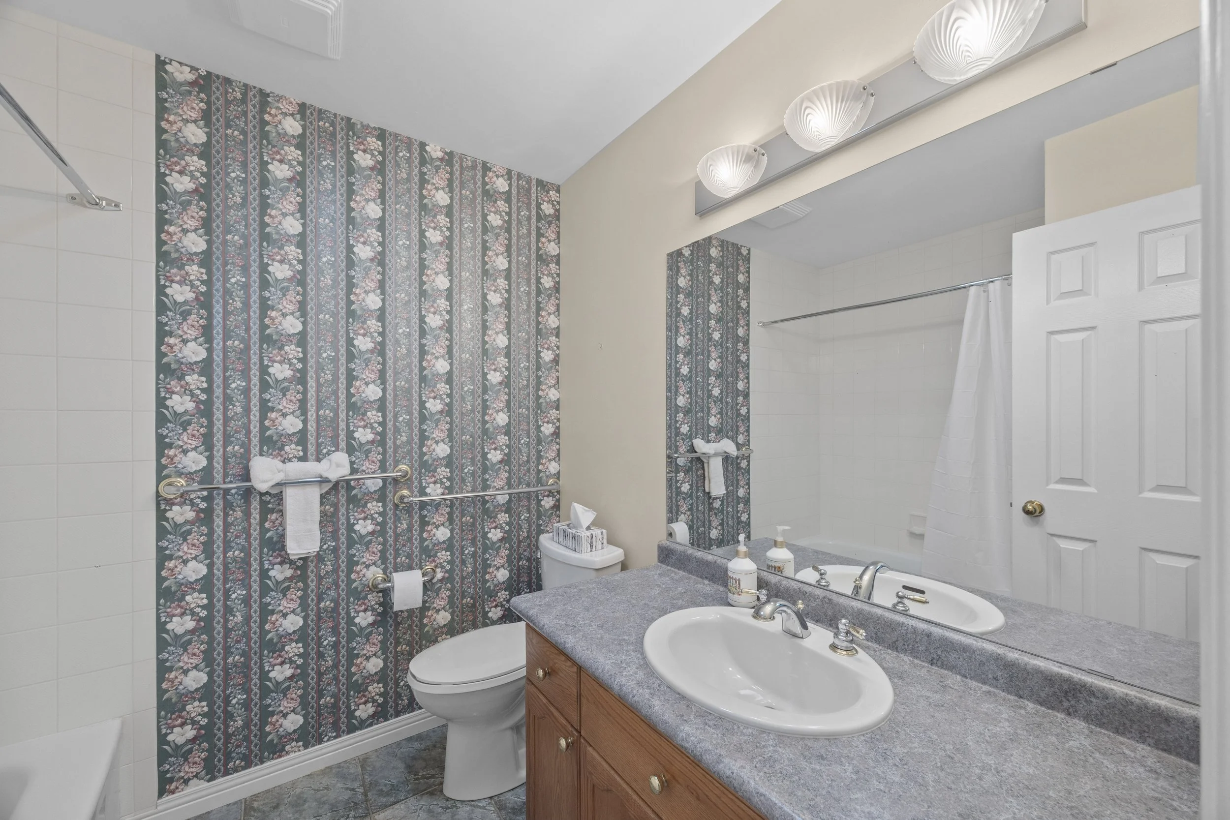 7069 Diane Cres -34.JPG