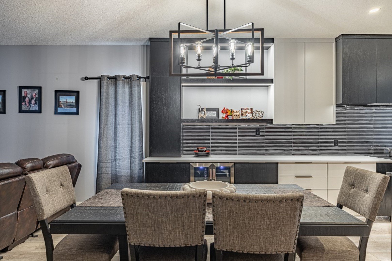 3229 Raleigh Cres-3.jpg