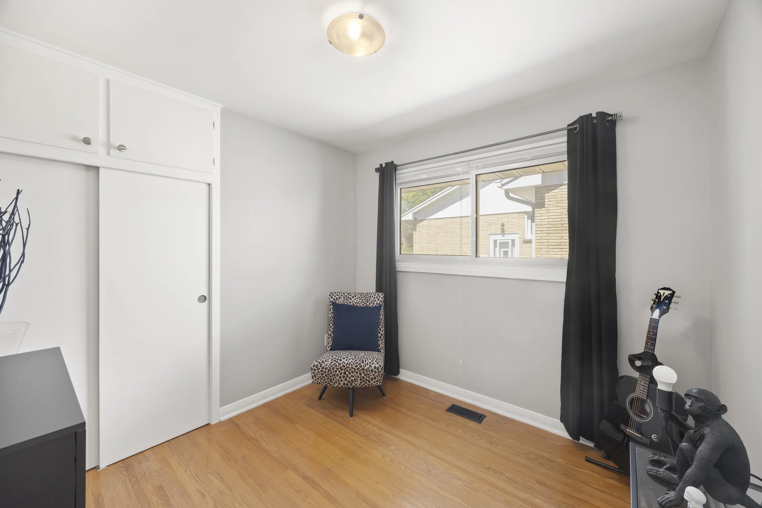 430 Magnolia Cres -25.JPG