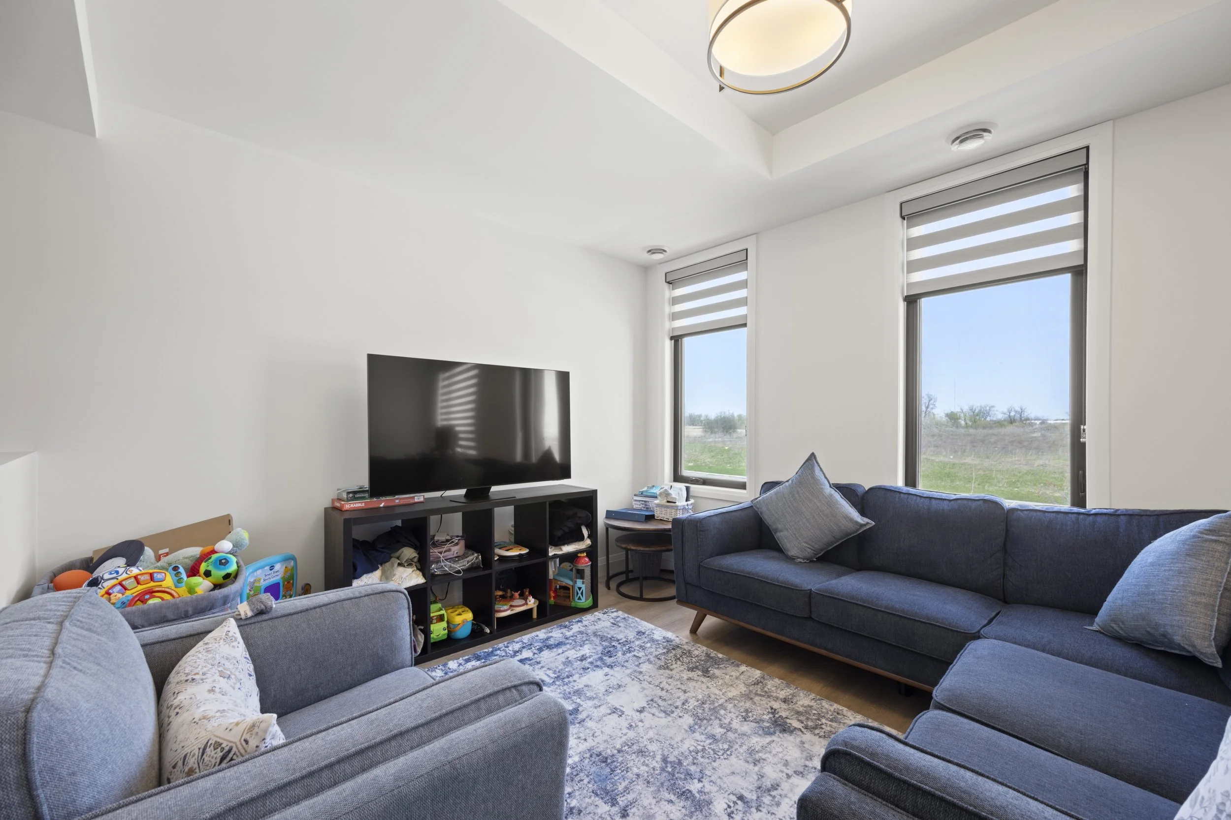 187-3900 Savoy St -15.JPG