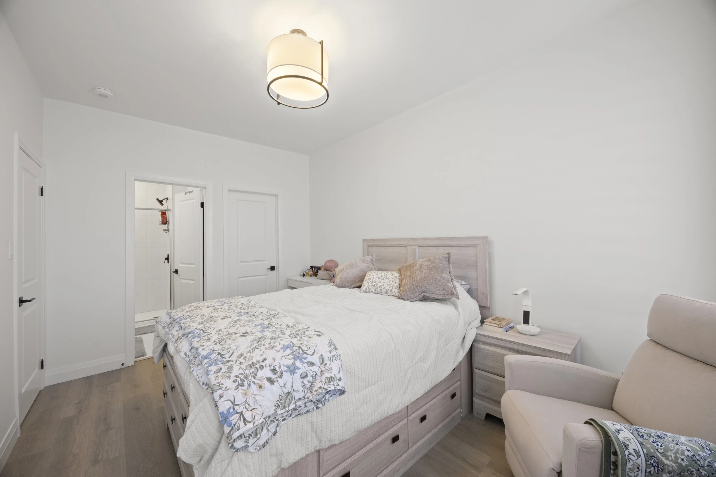 187-3900 Savoy St -20.JPG