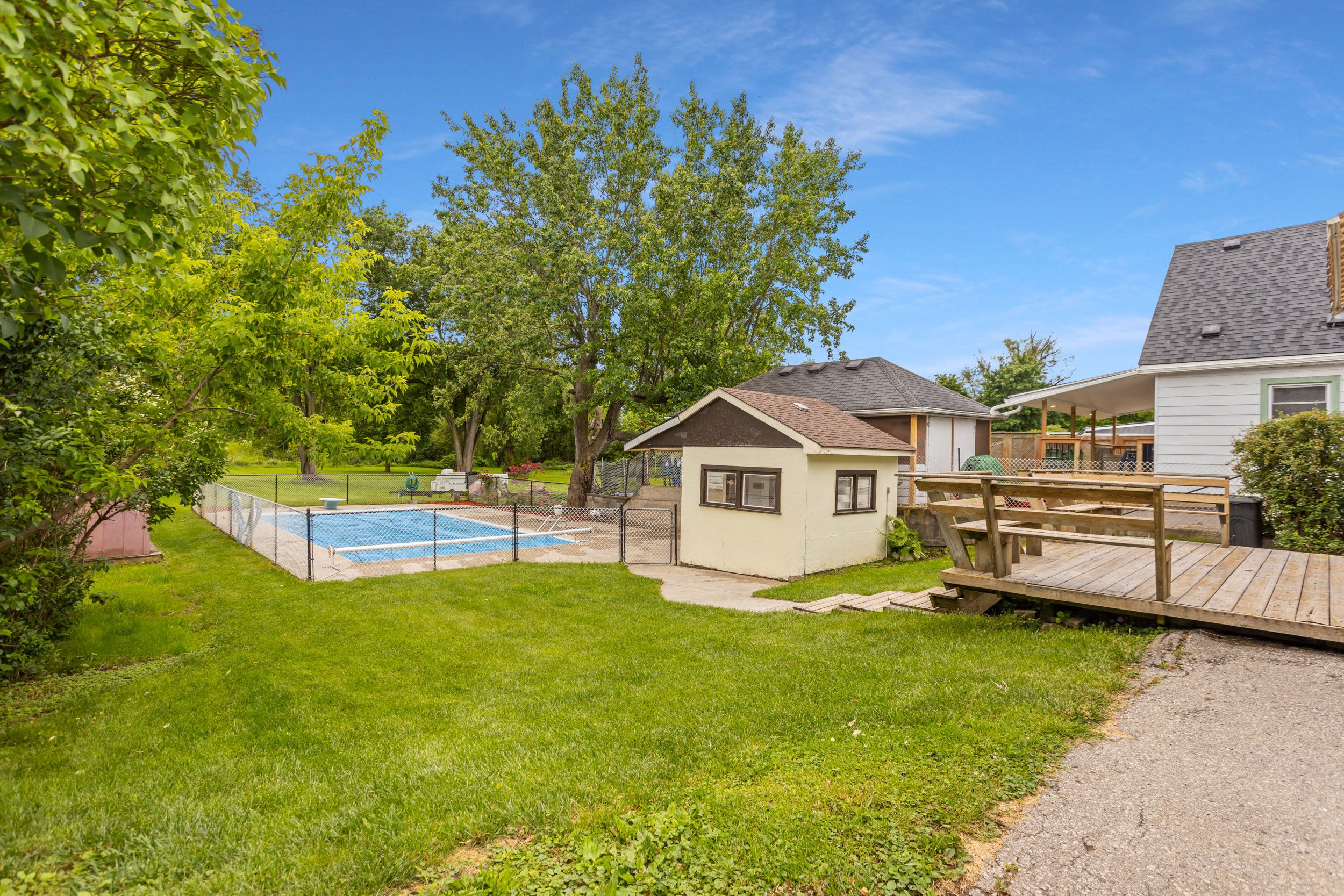 1871 Parkhurst Ave-25.jpg