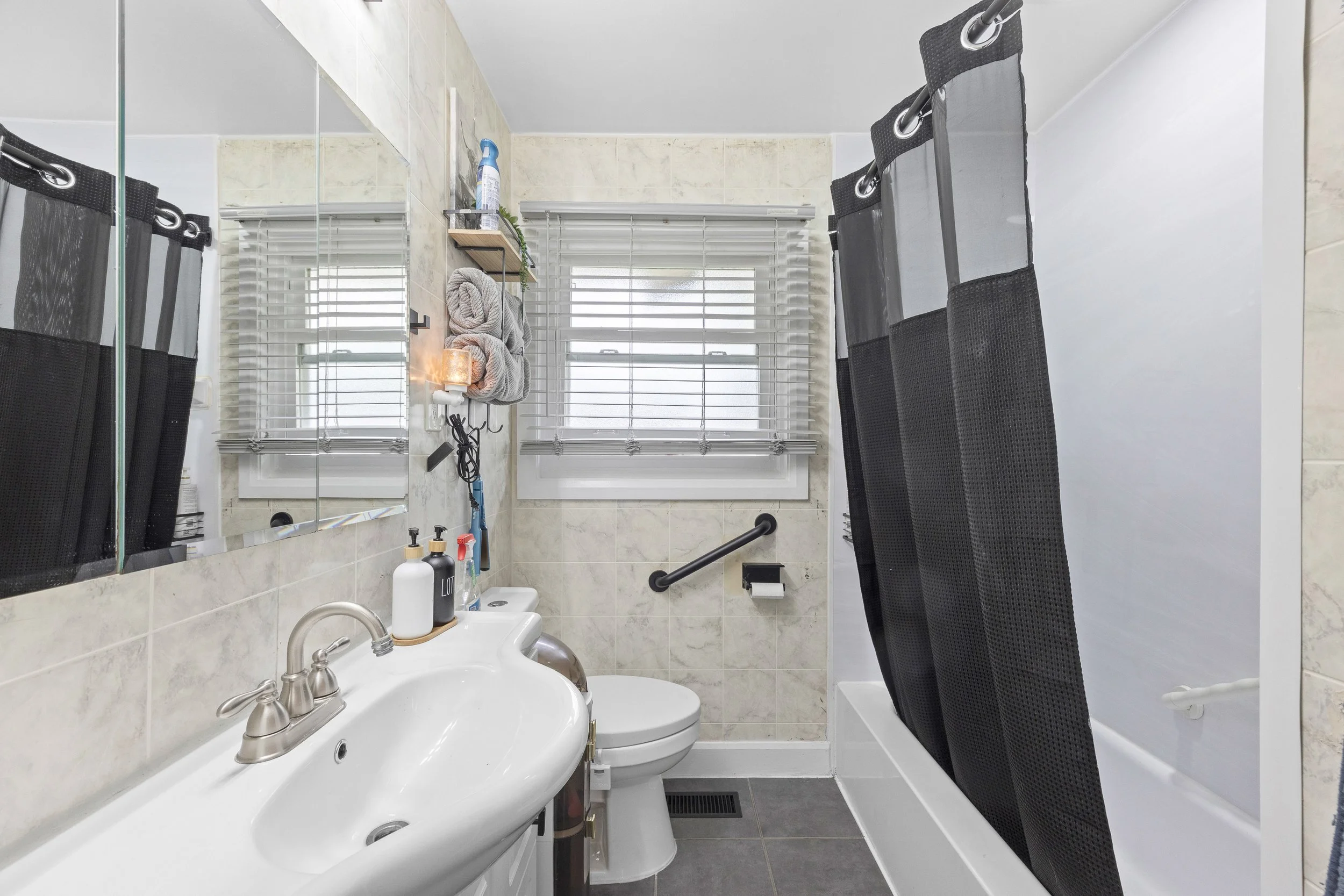 58 Centre Cres-25.jpg