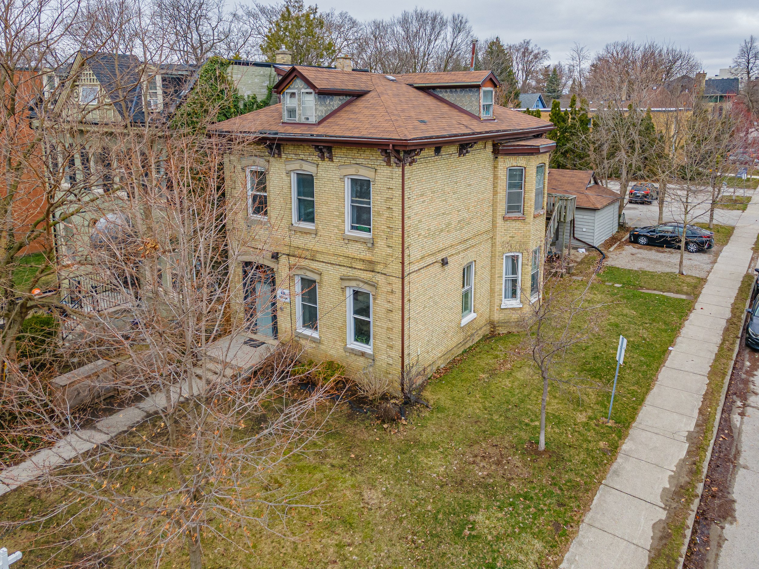 434 Dufferin Ave -38.jpg