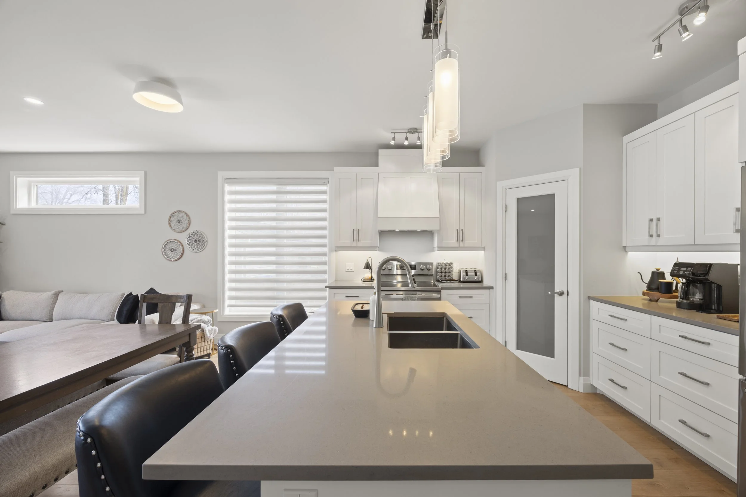 1-176 King St -13.JPG