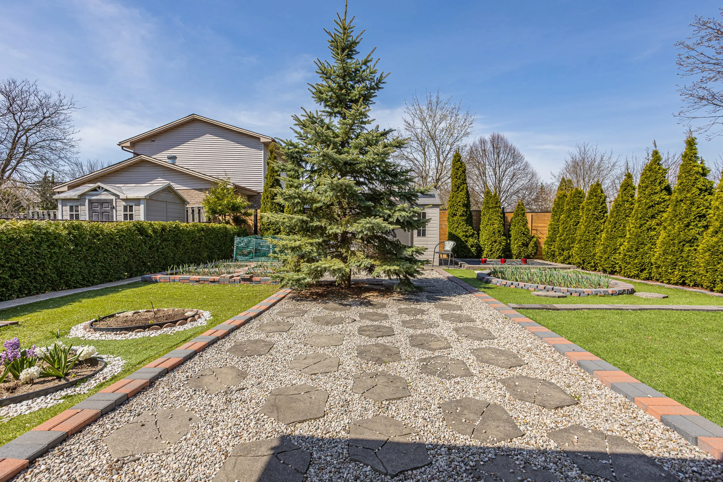 107 Ardsley Cres-32.jpg