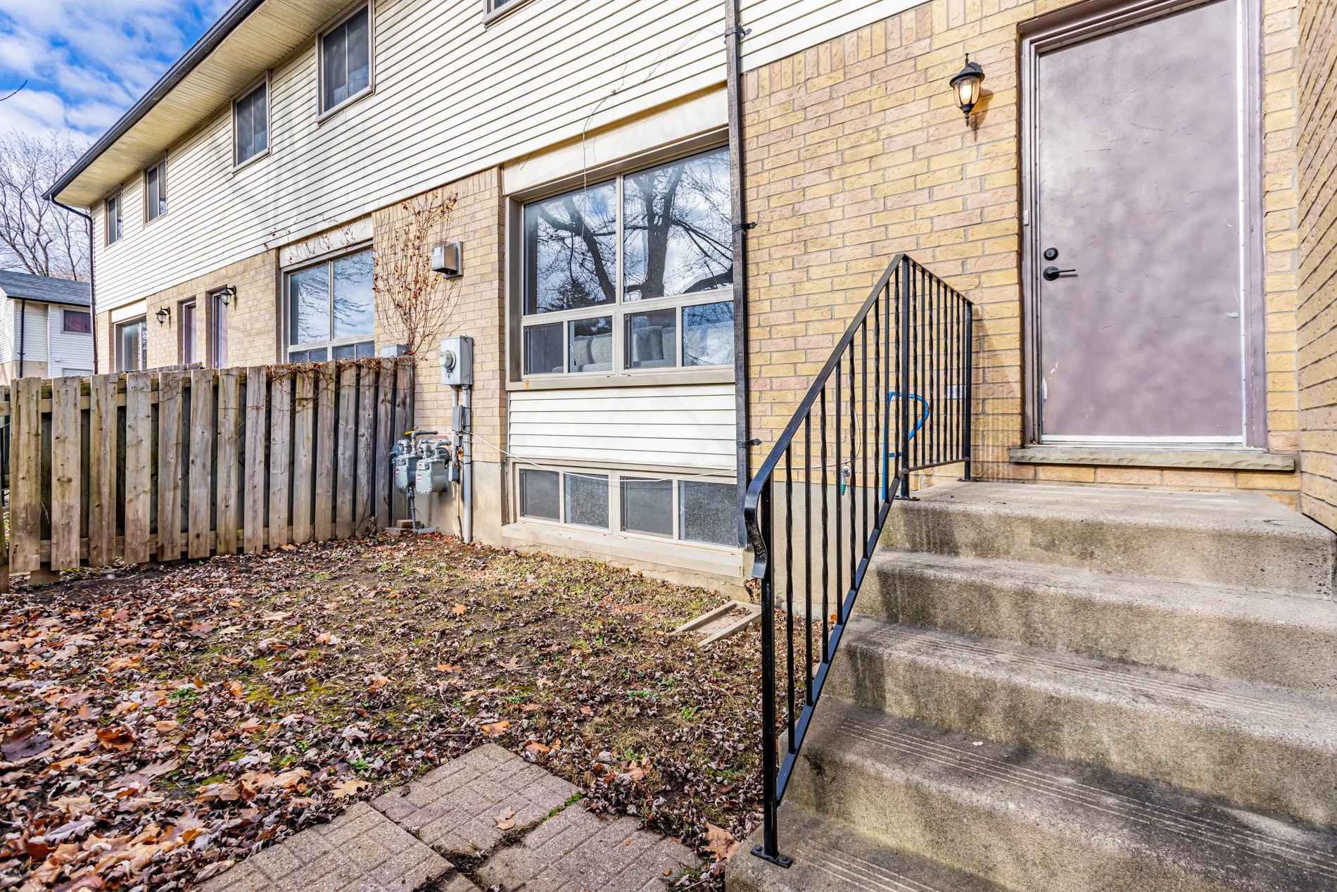 135-60 Belmont Dr-32.jpg