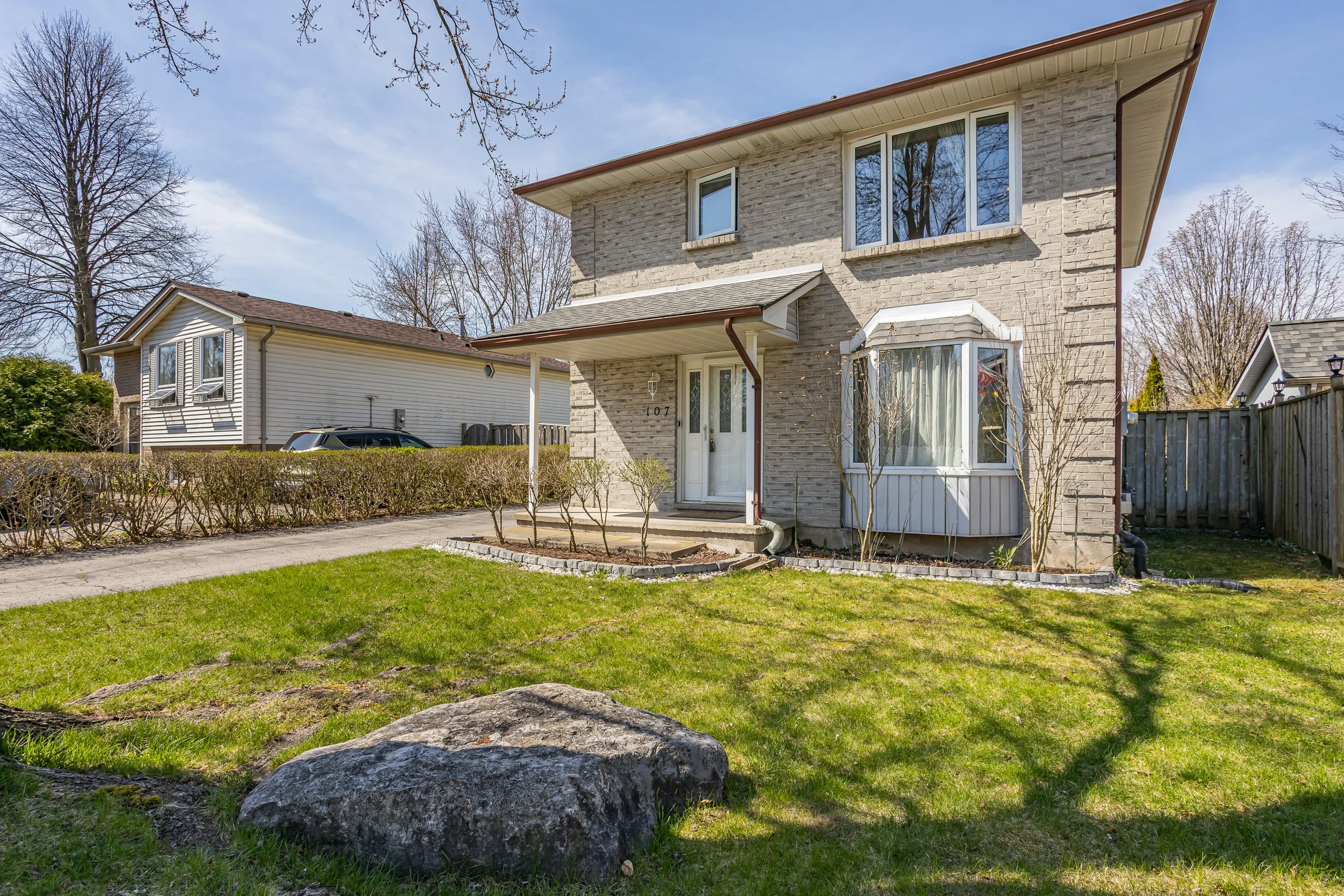 107 Ardsley Cres-4.jpg