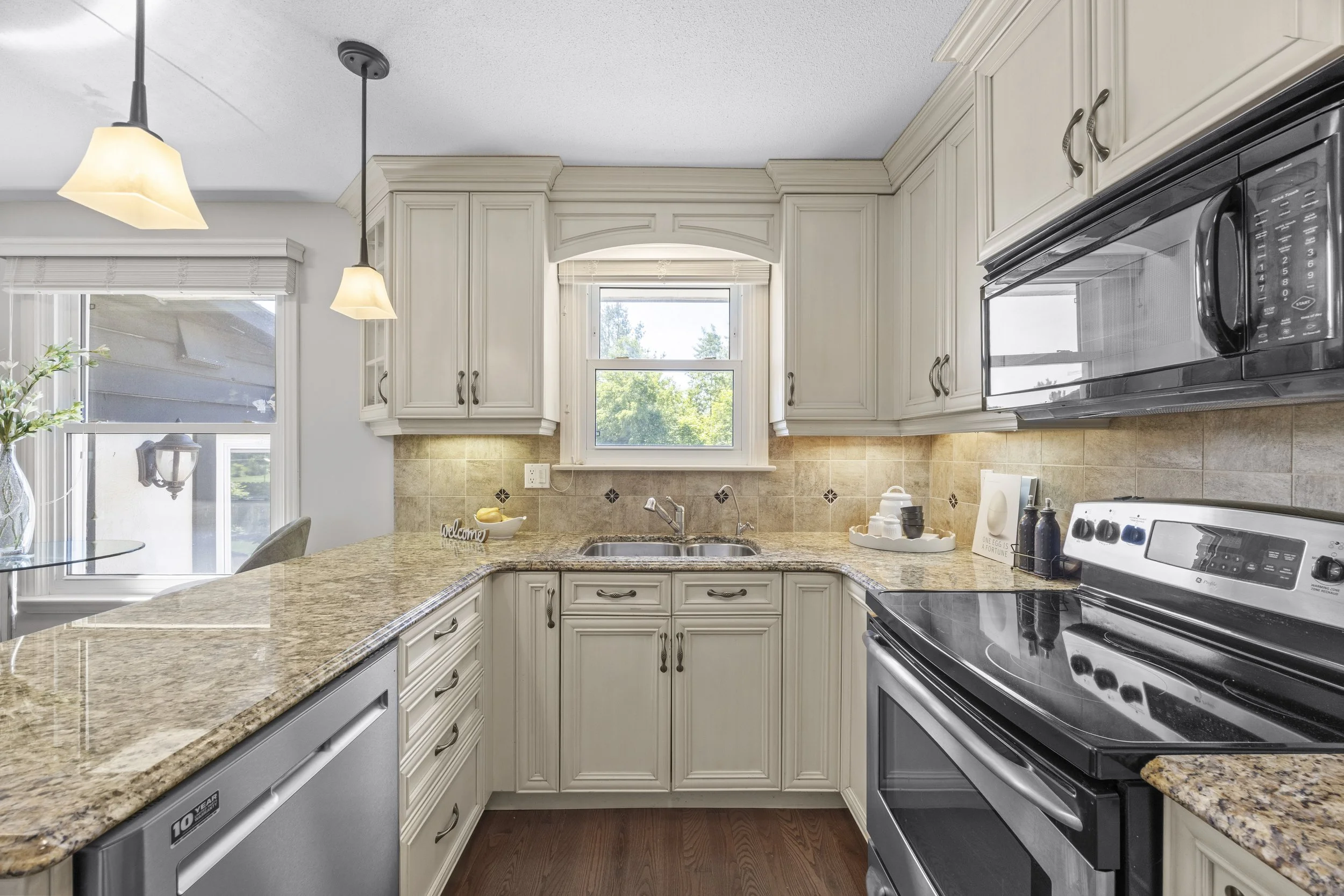 923 Farnham Rd -16.JPG