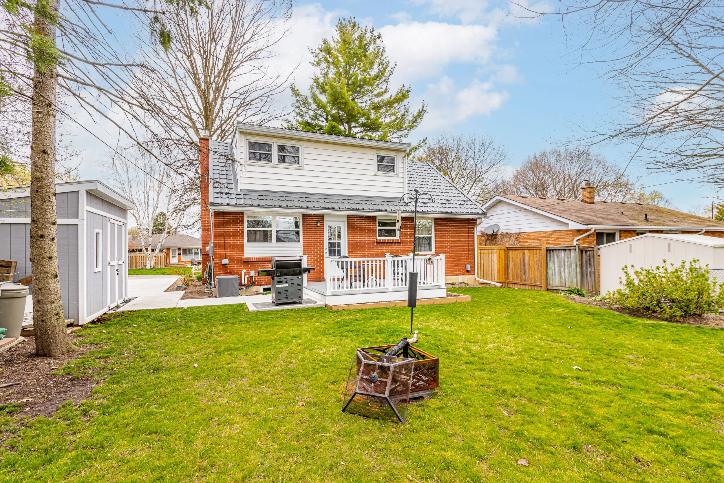 537 Ridgewood Cres-36.jpg