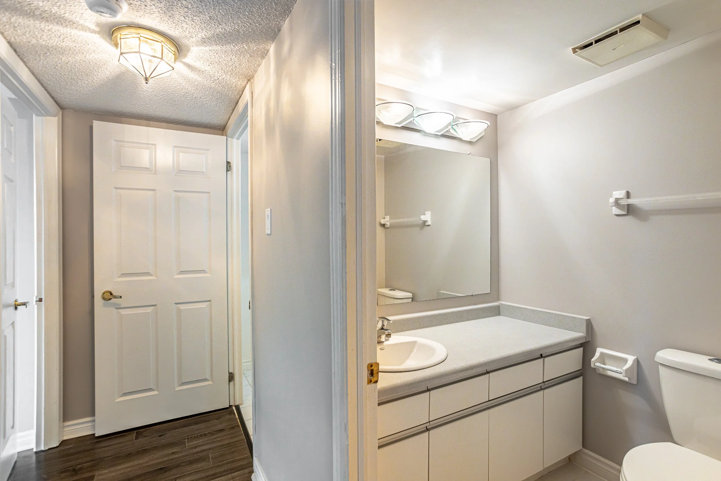 806-1510 Richmond St-21.jpg