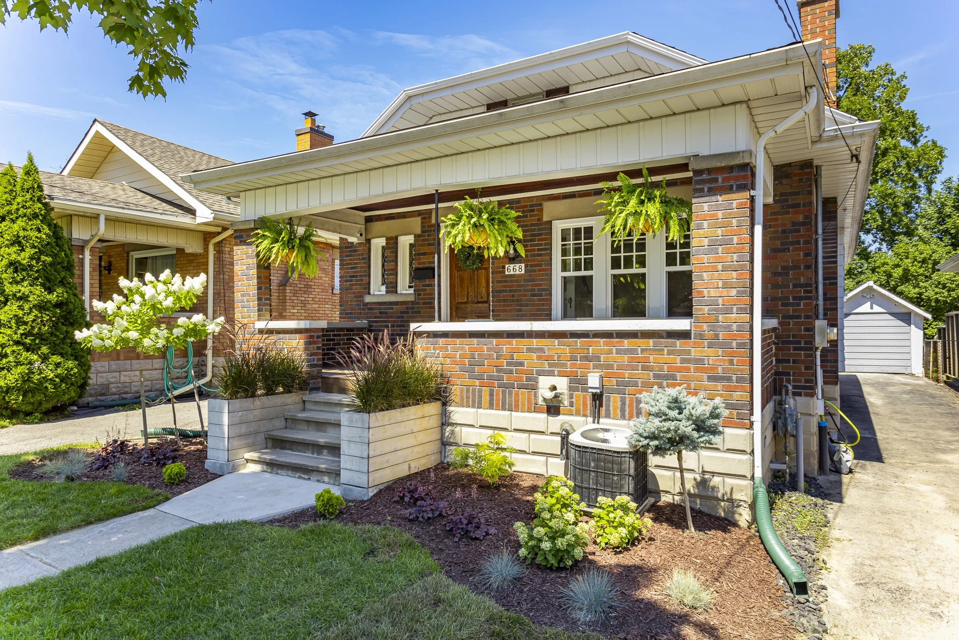 668 Emery St_04.jpg