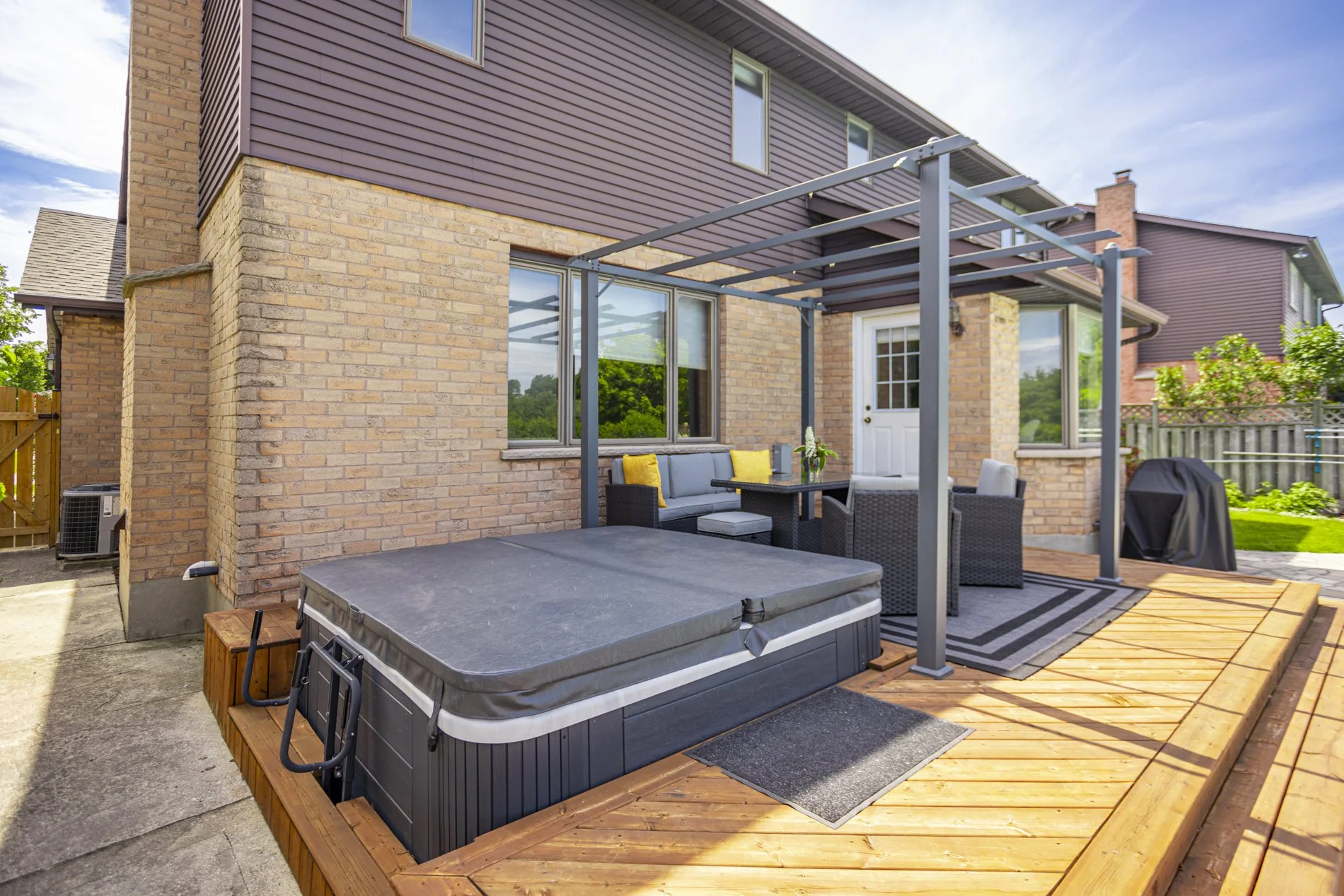 70 Thumnderbird Cres_47.JPG