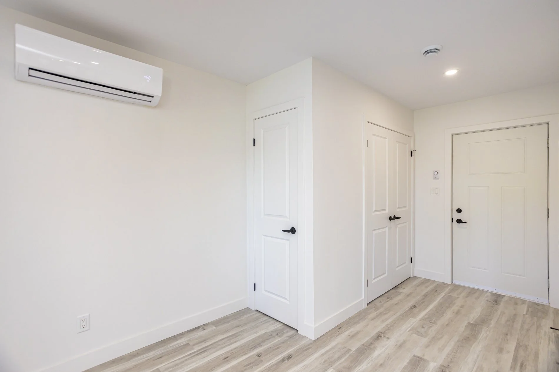 285 William St - Unit 4_01.JPG