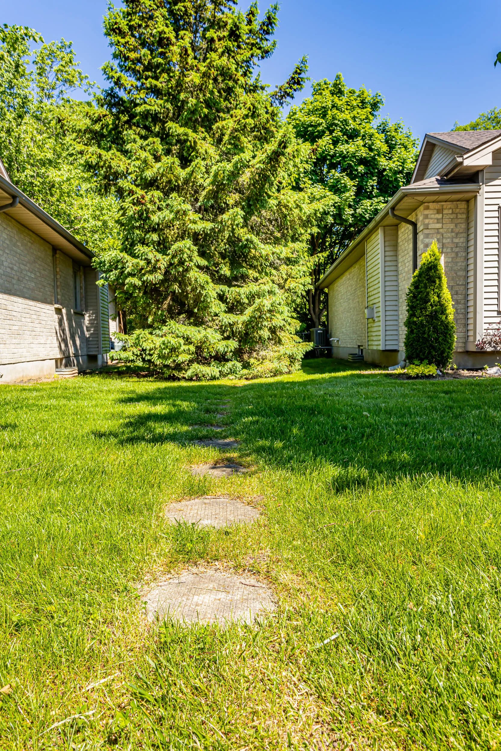 7-99 Edgevalley Rd-34.jpg