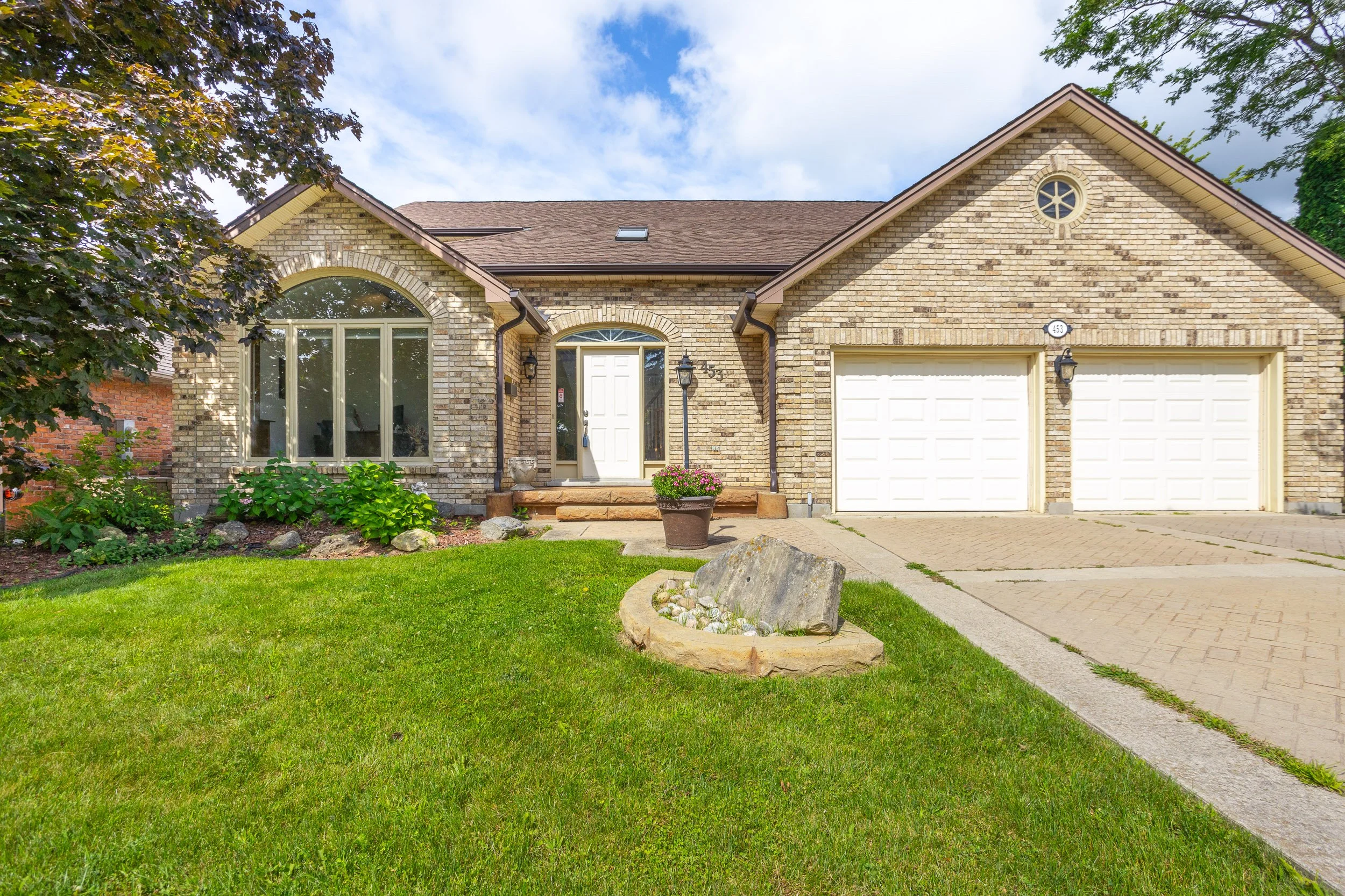 453 Grangeover Ave-3.jpg