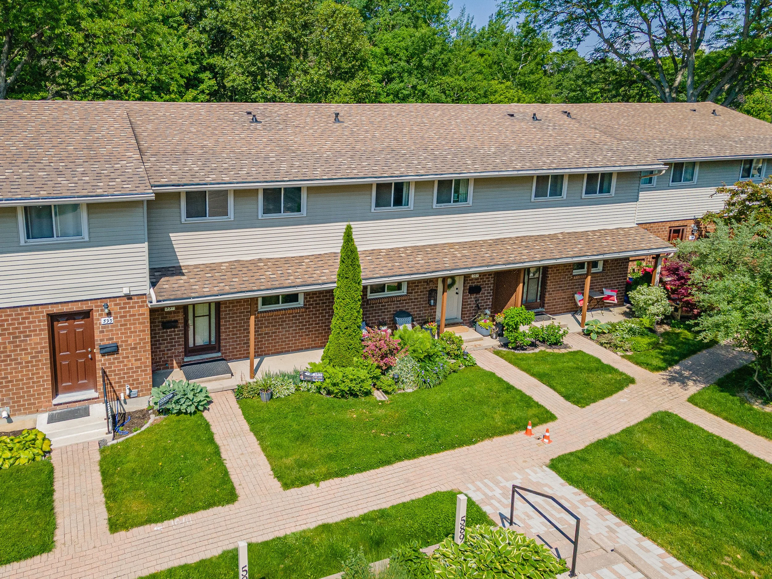 EXT 13-591 Griffith St-13.jpg