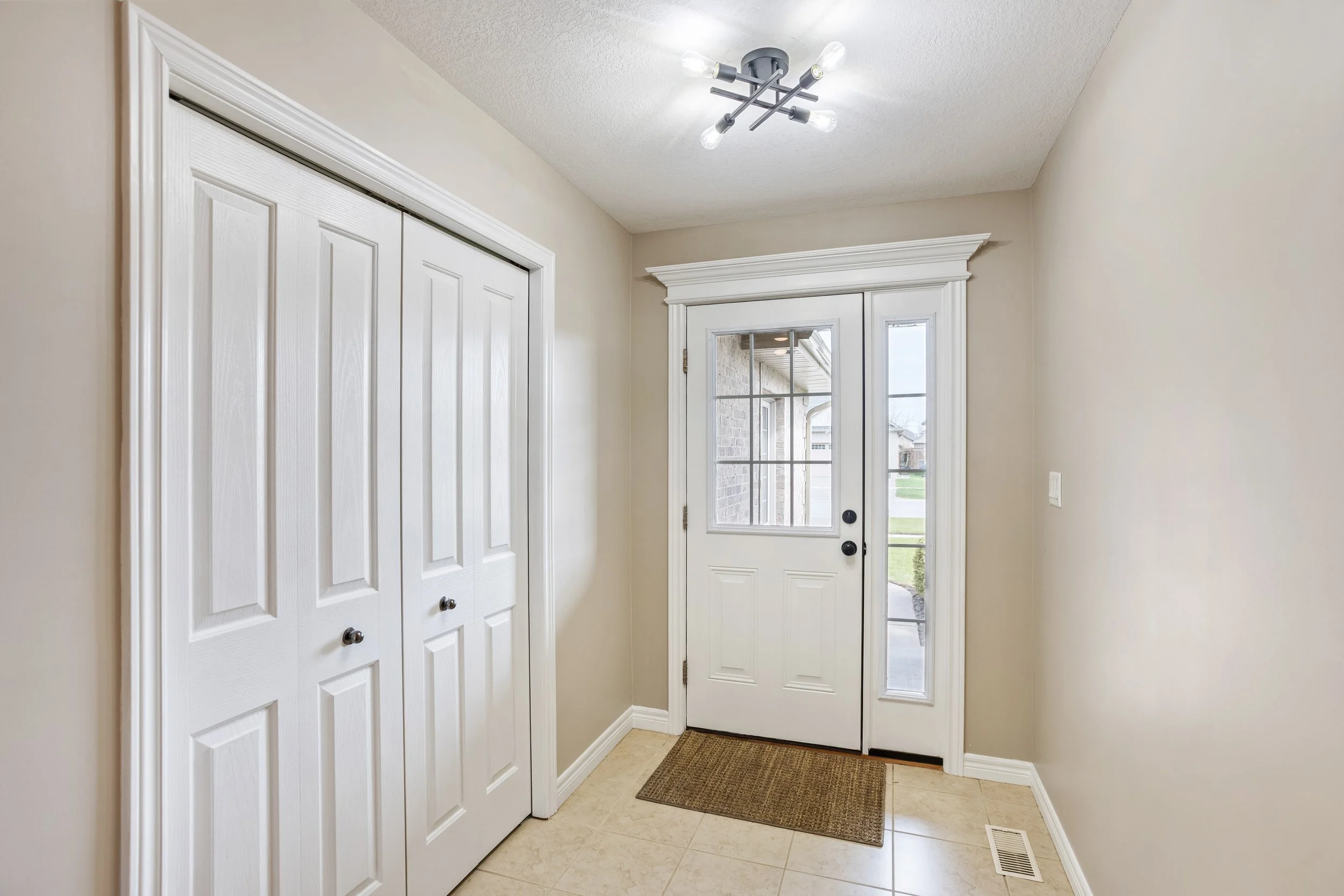 368 Darcy Dr -05.jpg