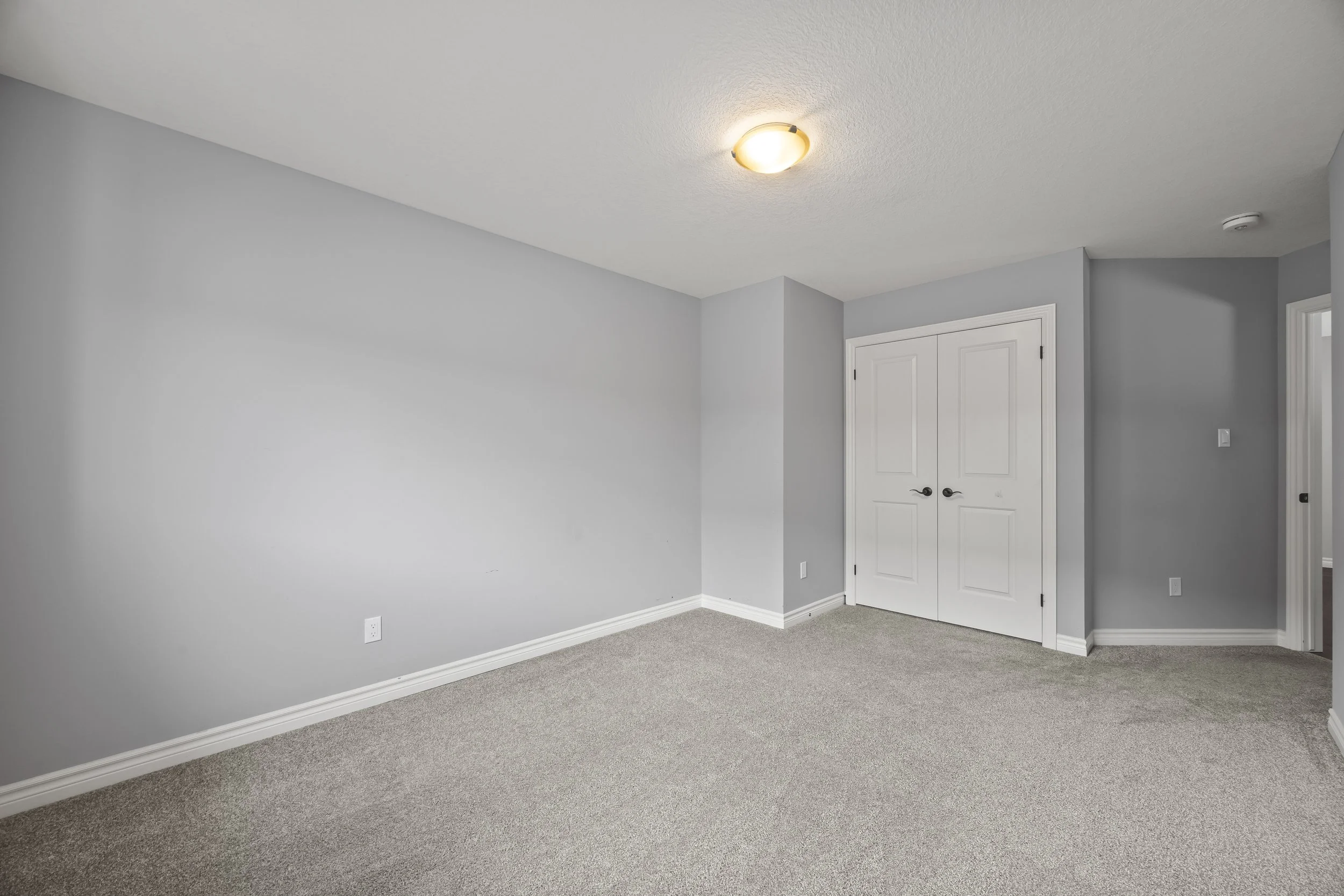 471 Sophia Cres -33.JPG