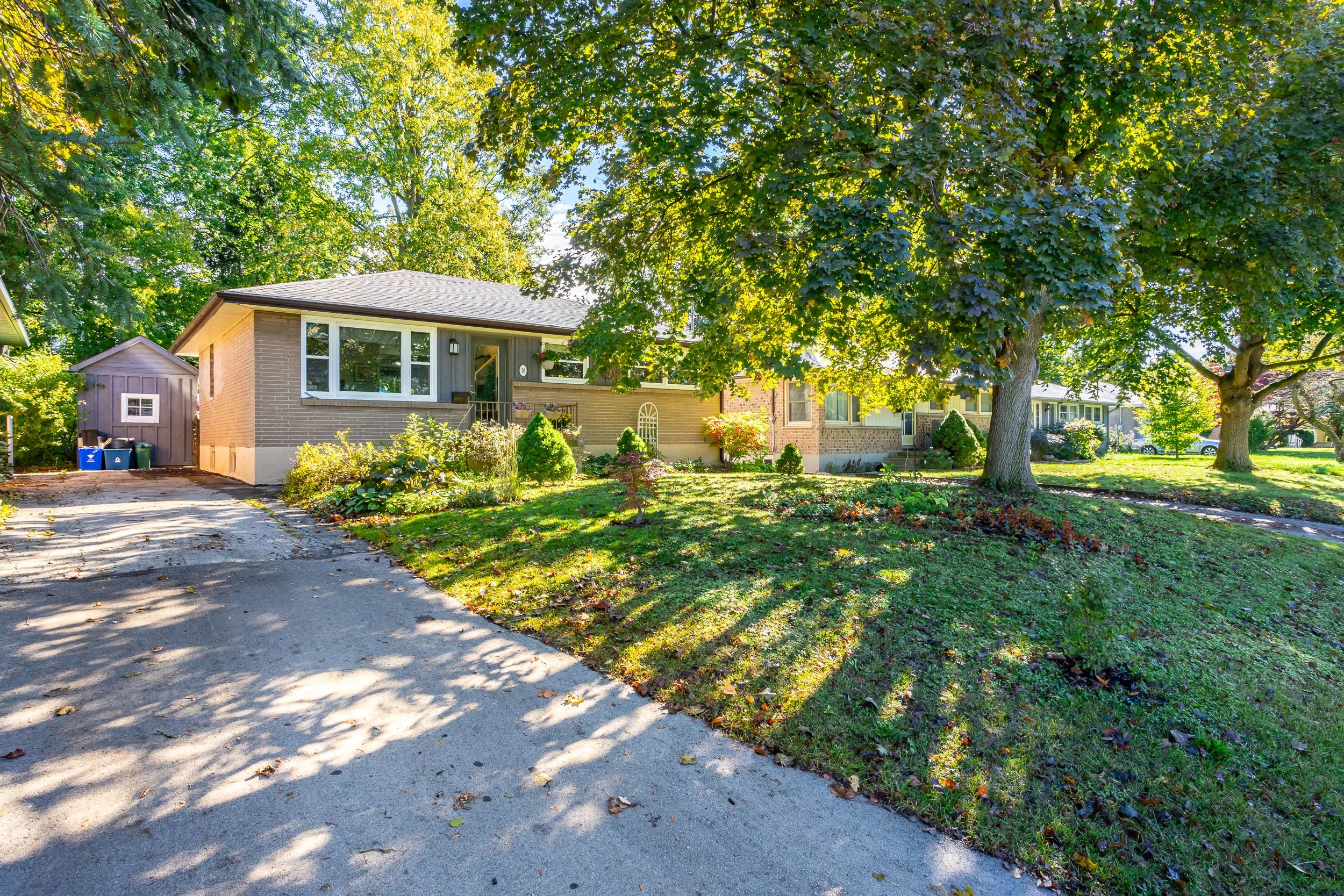 24 Thorncrest Cres-2.jpg