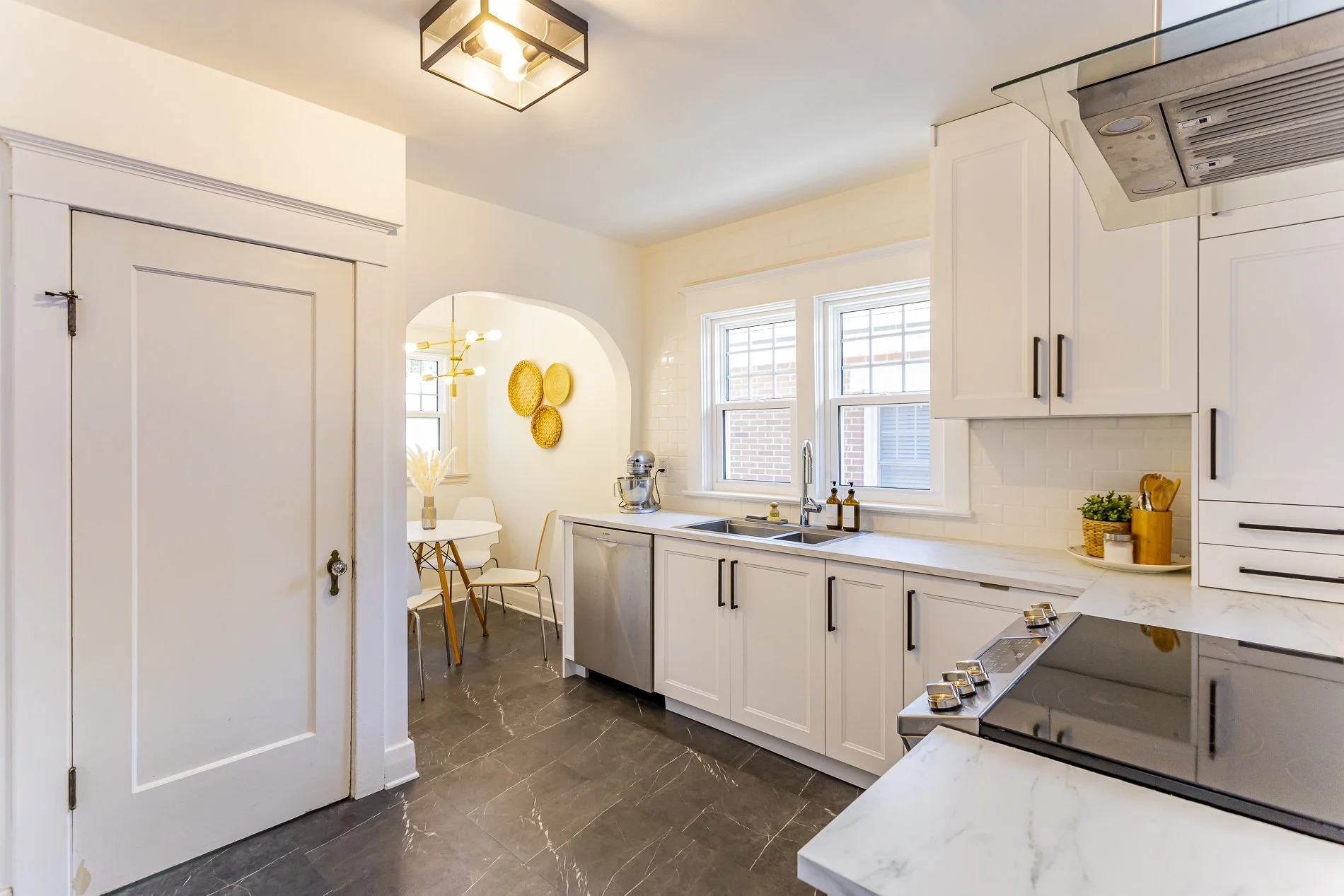668 Emery St_18.jpg