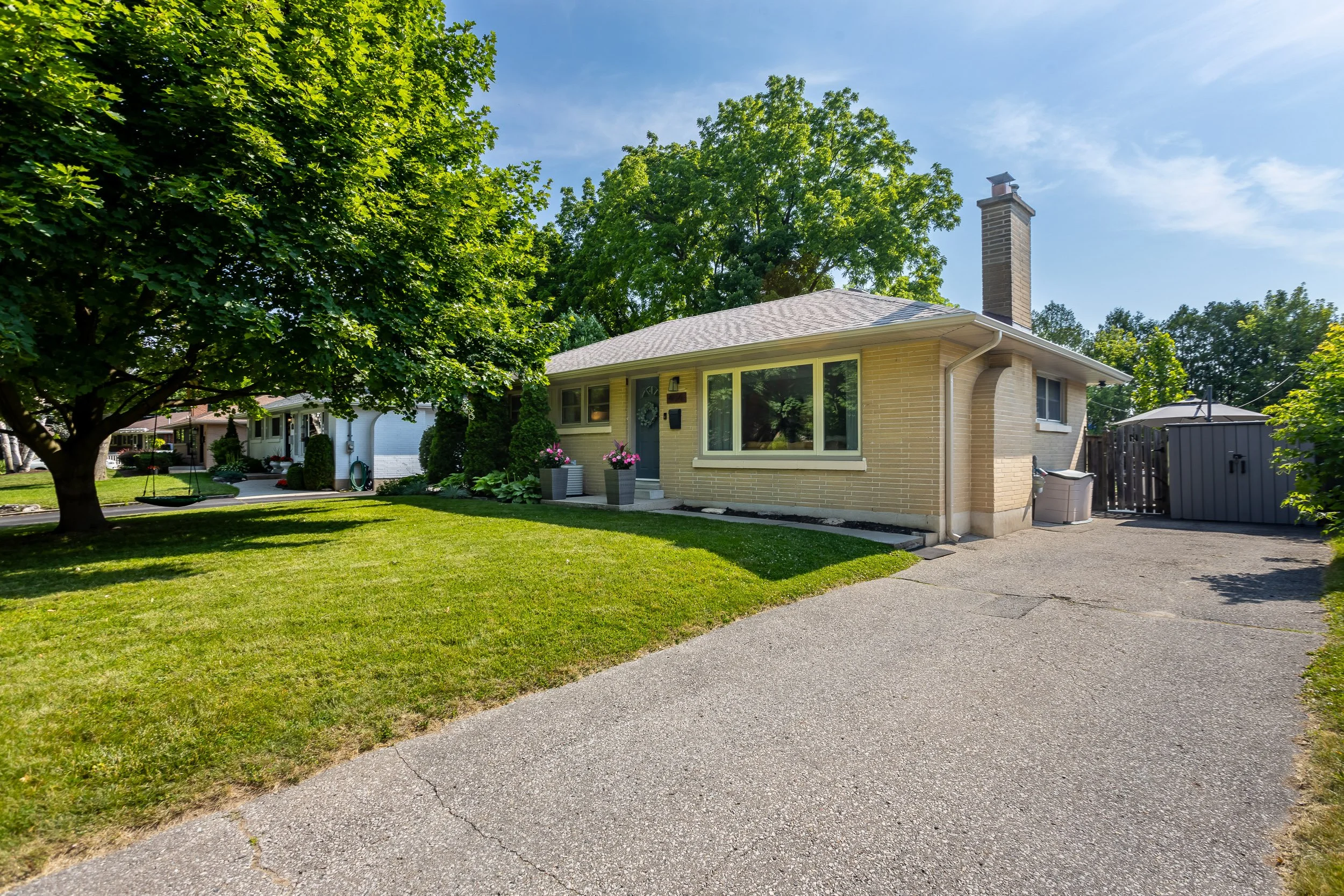 456 Jellicoe Cres-2.jpg