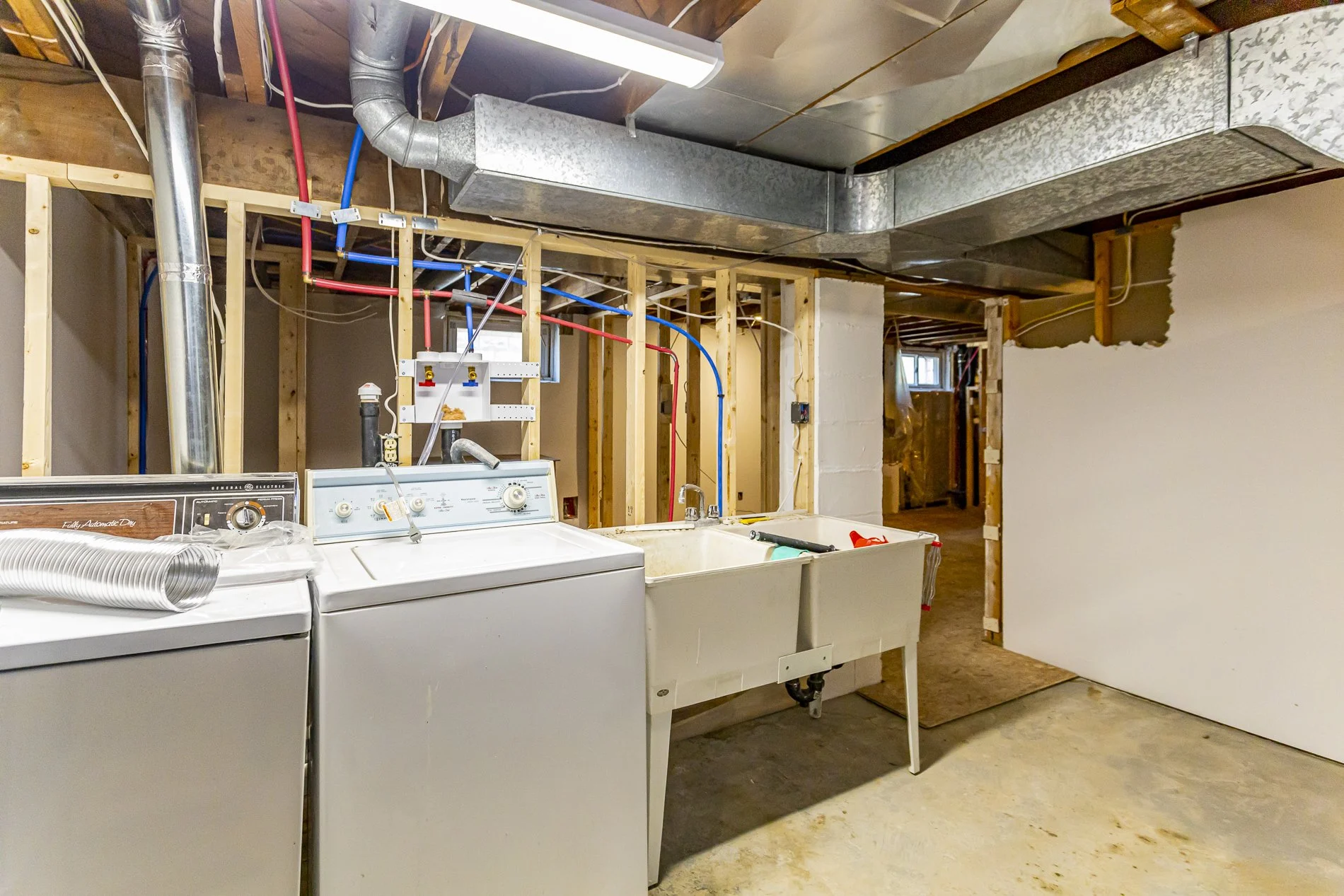 668 Emery St_33.jpg