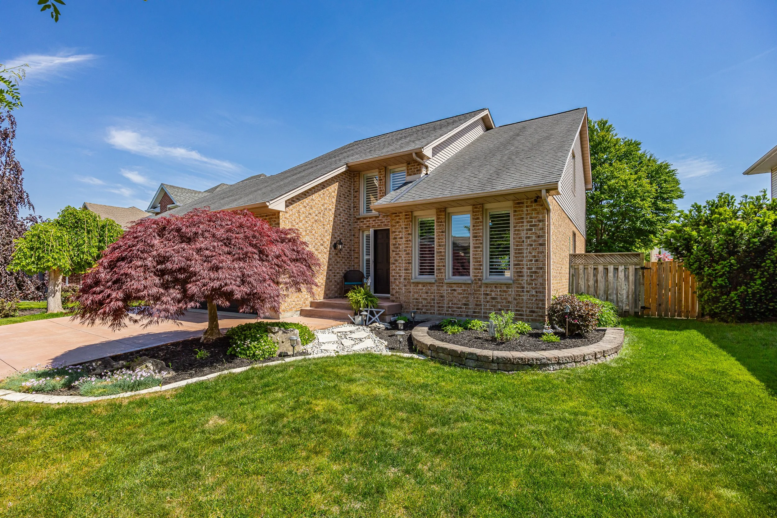 245 Ensign Cres -04.jpg