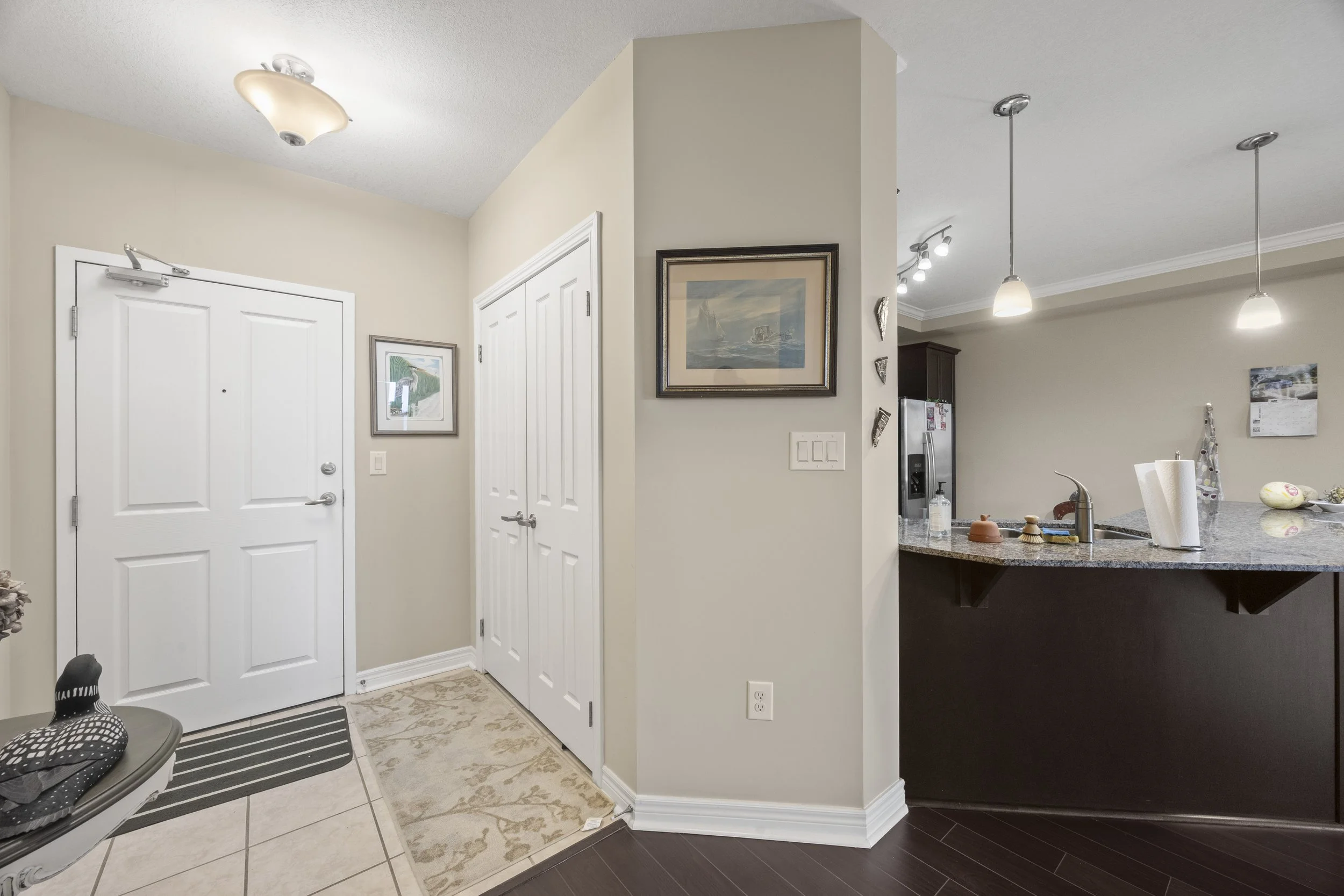 406-1030 Coronation Dr -07.JPG